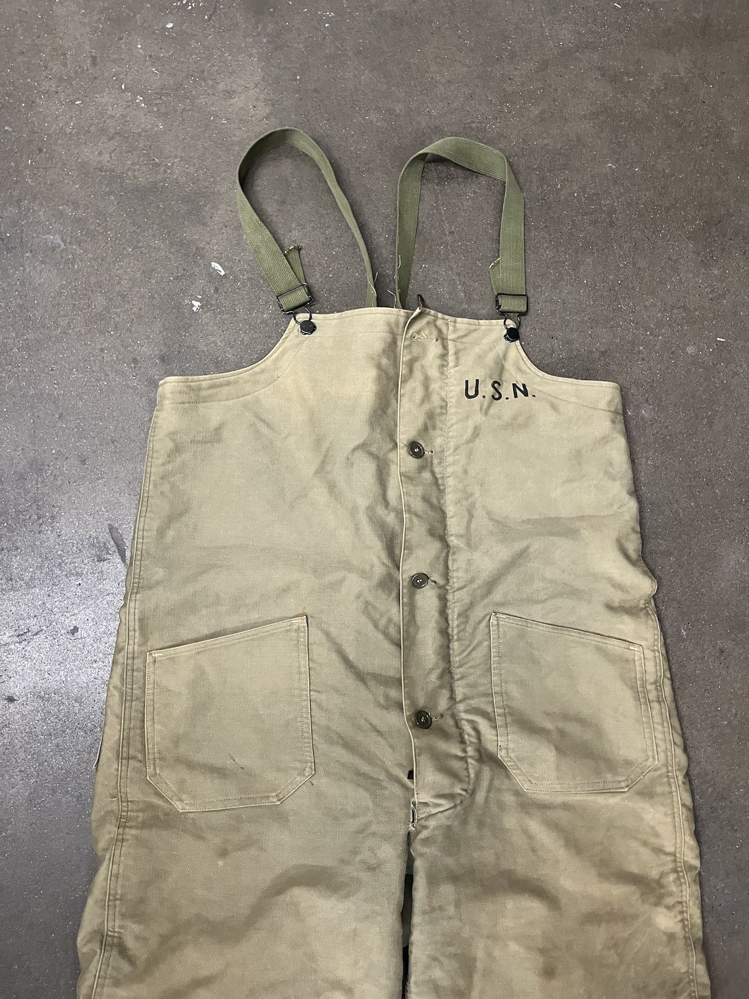 Vintage Vintage 1940s WW2 US Navy Deck Pants Bib Overalls Size L Size US L / EU 52-54 / 3 - 2 Thumbnail
