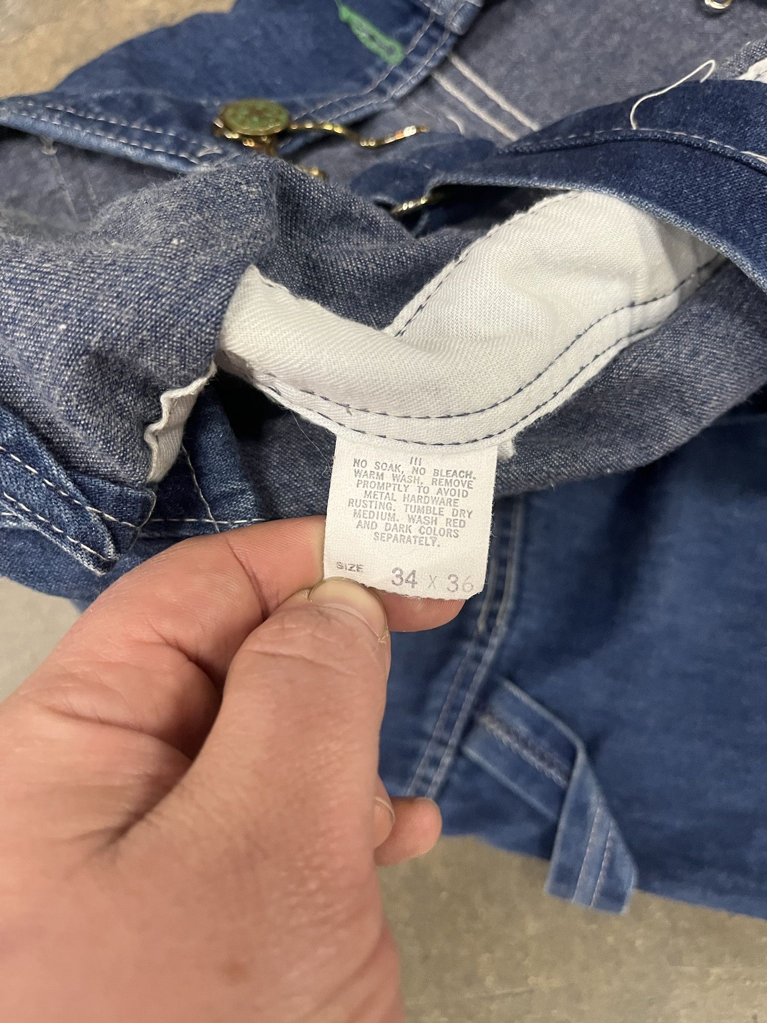 Oshkosh × Vintage Vintage 1990s Osh Kosh Dark Wash Denim Overalls Size 35 Size US 35 - 7 Thumbnail