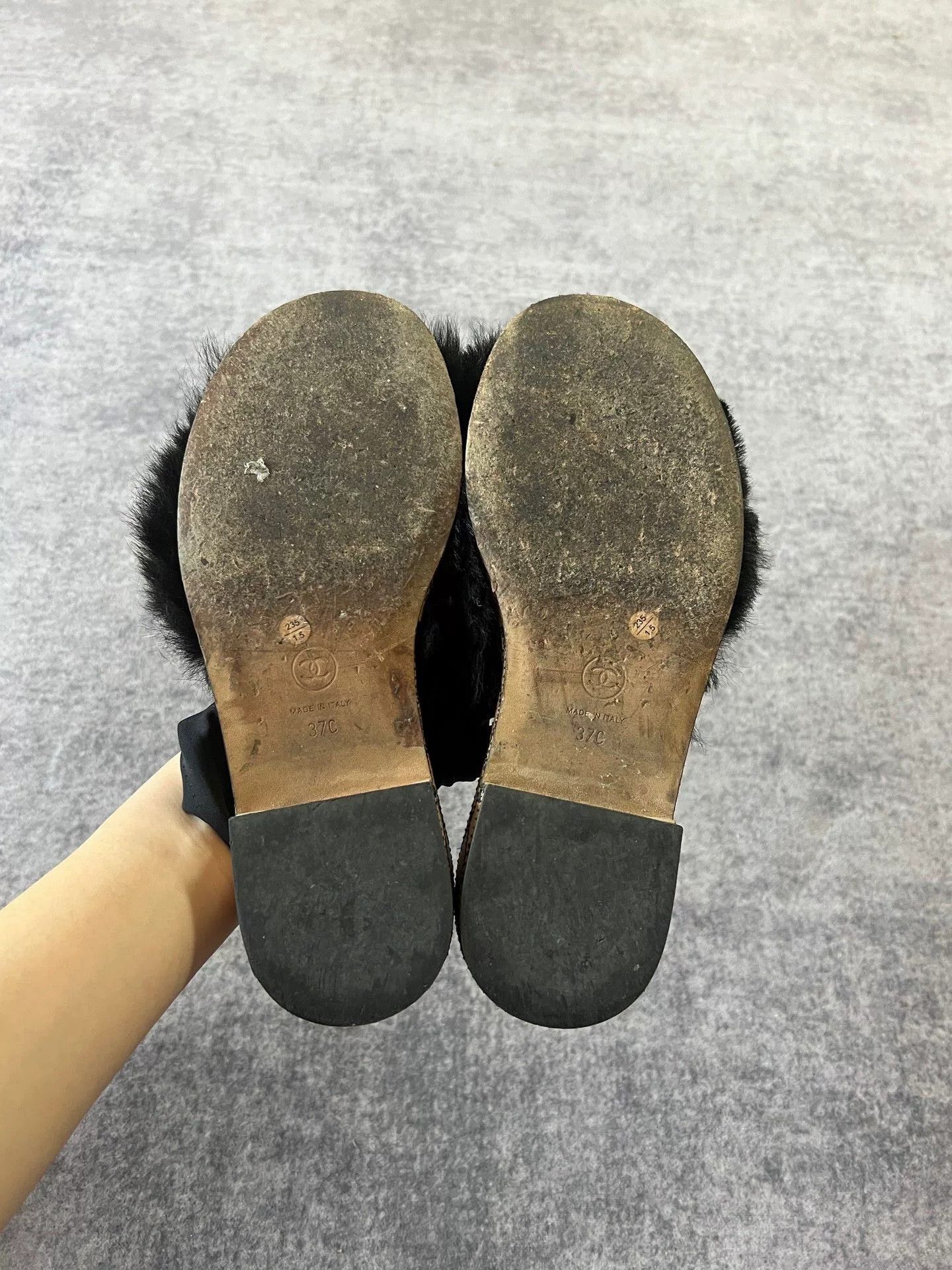 Chanel Chanel Furry Logo Slippers Size US 6 / IT 36 - 7 Thumbnail