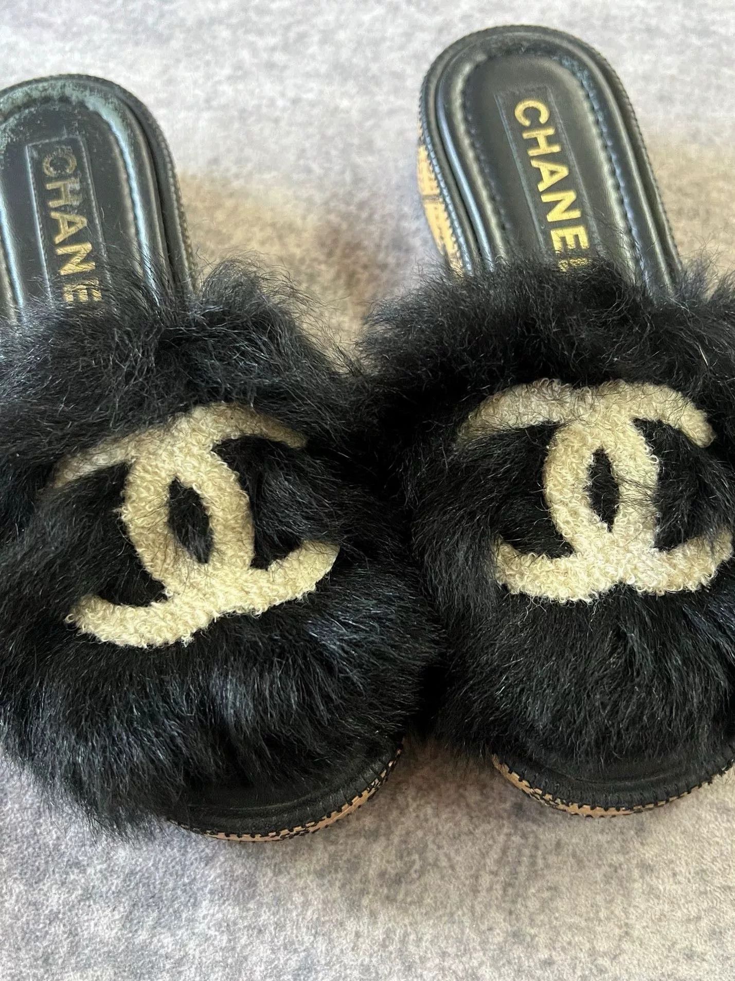 Chanel Chanel Furry Logo Slippers Size US 6 / IT 36 - 2 Thumbnail