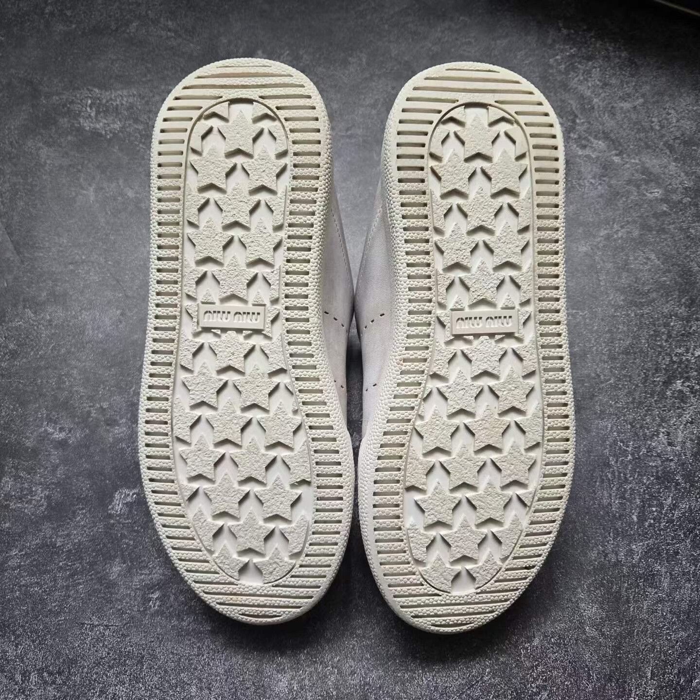 Miu Miu MIU MIU Distressed White Mules Size US 5 / IT 35 - 7 Thumbnail