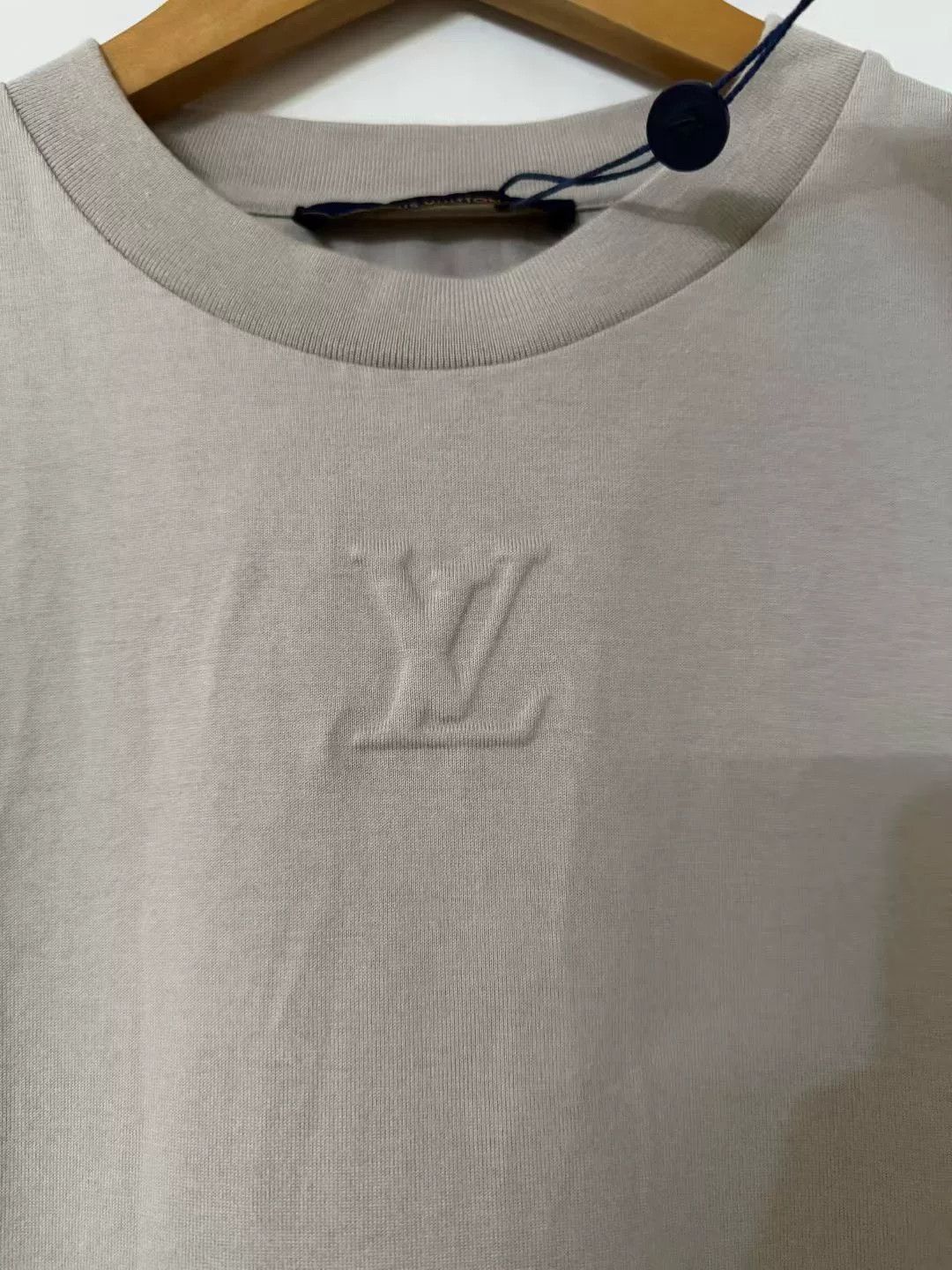 Louis Vuitton Louis Vuitton 25 Embossed Logo Short-Sleeve Size US S / EU 44-46 / 1 - 3 Thumbnail