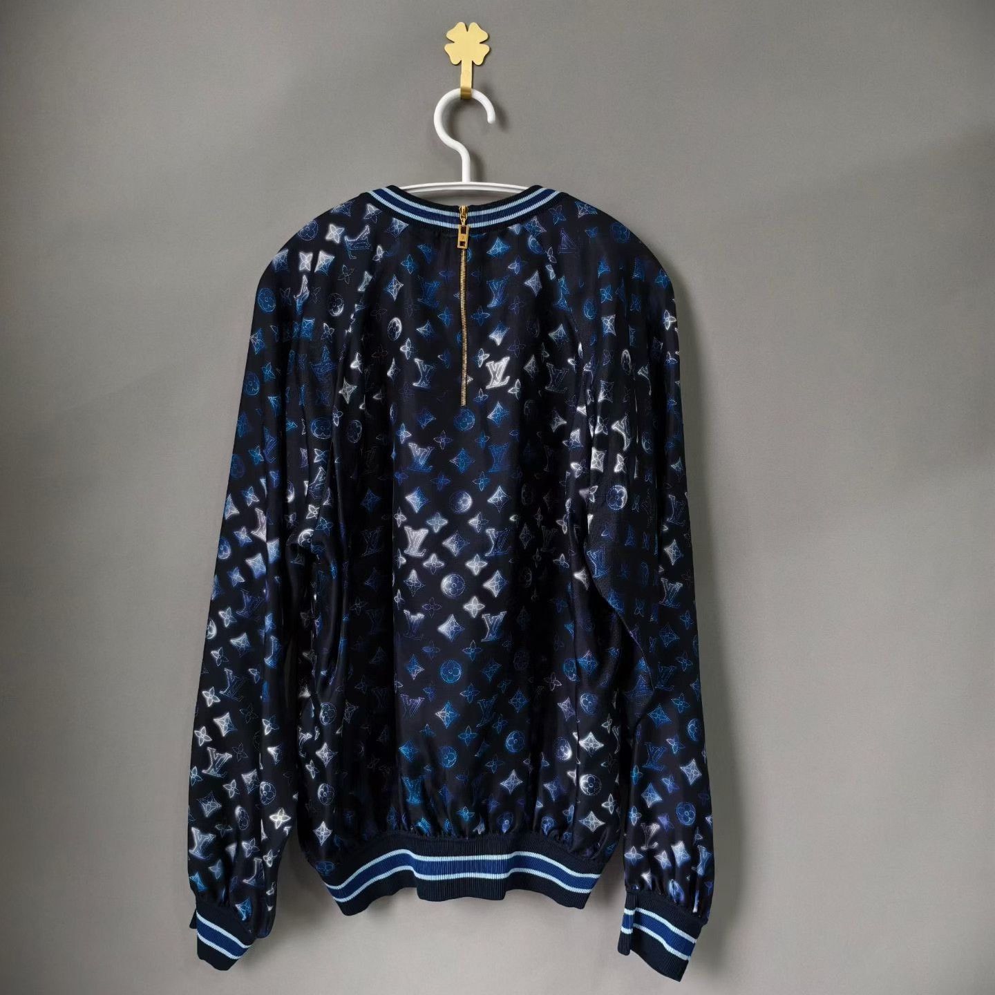 Louis Vuitton Louis Vuitton Silk Ink Print Top Size M / US 6-8 / IT 42-44 - 2 Thumbnail