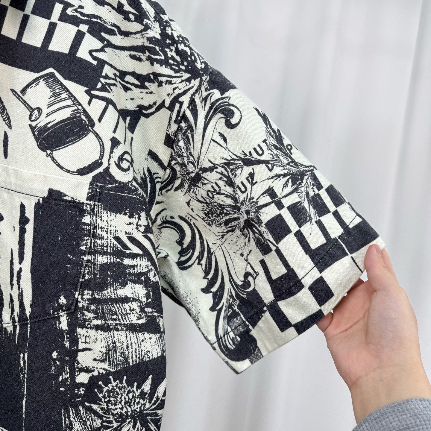 Louis Vuitton Louis Vuitton Black Graffiti Denim Shirt Size US XL / EU 56 / 4 - 4 Thumbnail
