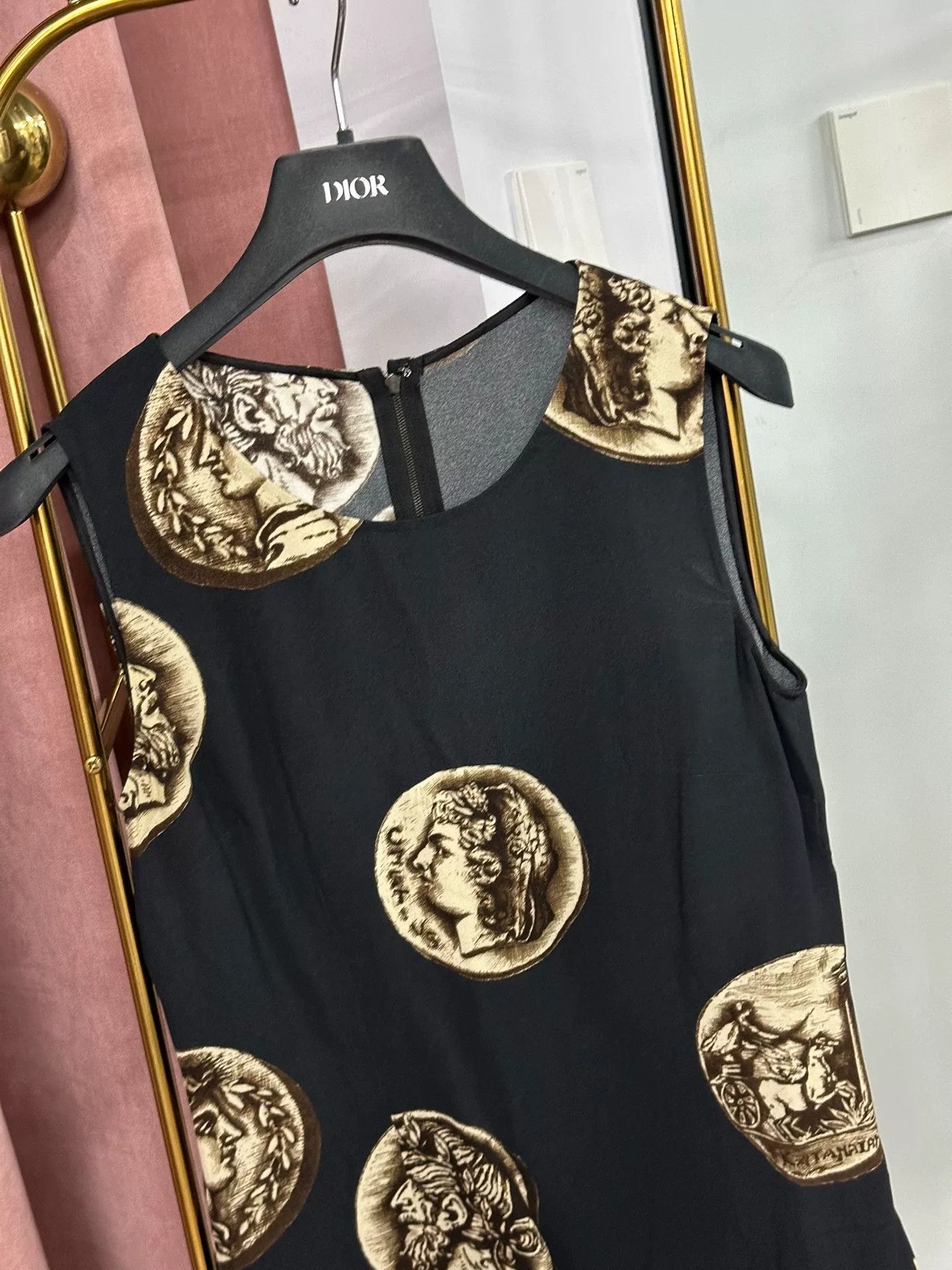 Dolce & Gabbana Dolce&Gabbana Black Portrait Coin Print Sleeveless Top Size S / US 4 / IT 40 - 2 Thumbnail