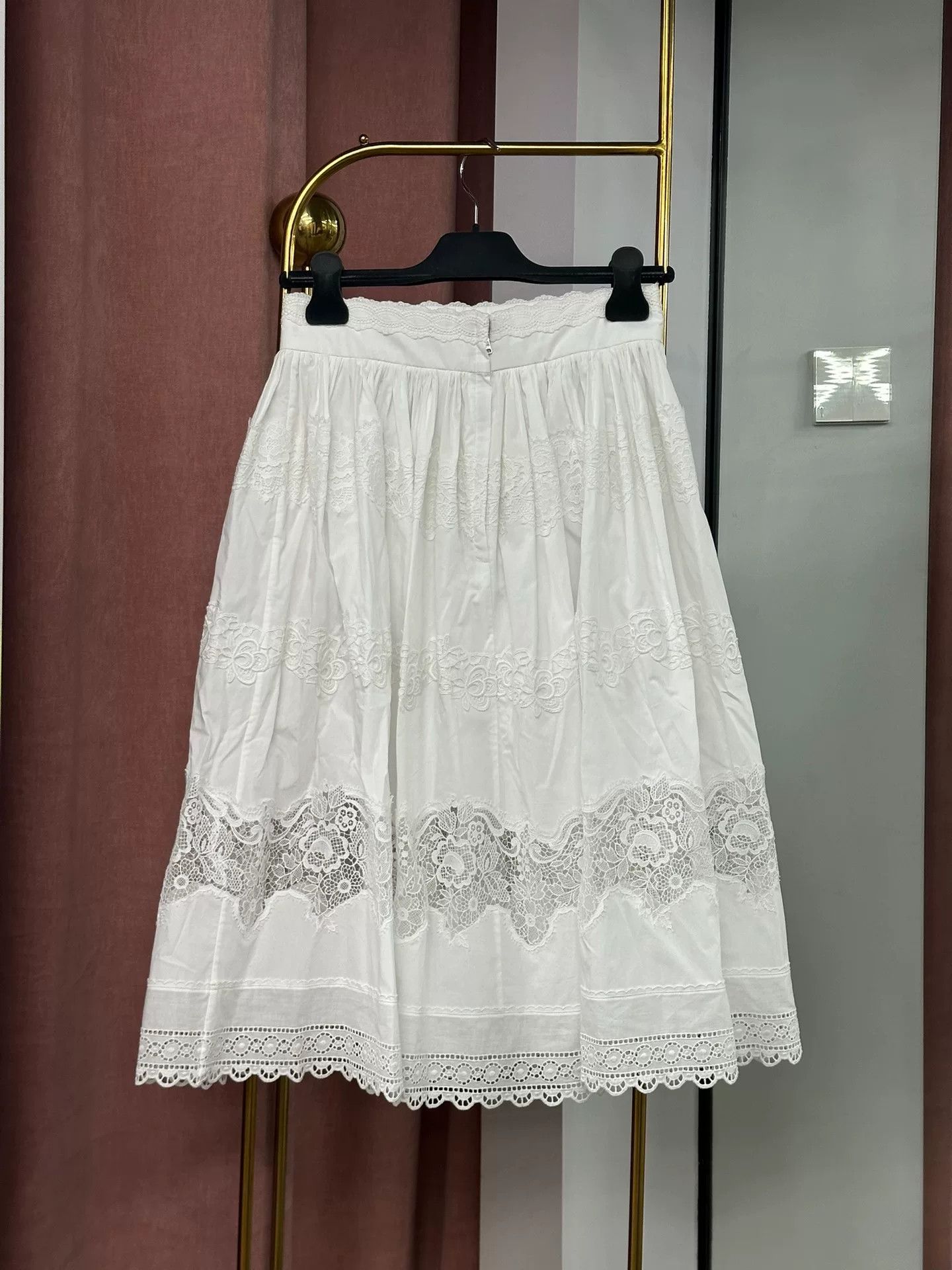 Dolce & Gabbana Dolce&Gabbana White Diamond Logo Lace Skirt Size 42" / US 20 - 4 Thumbnail