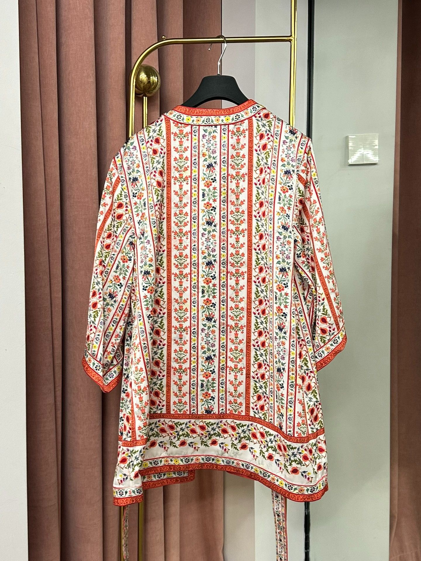 Alice + Olivia Alice+Olivia Red Printed Belted Cardigan Size S / US 4 / IT 40 - 4 Thumbnail