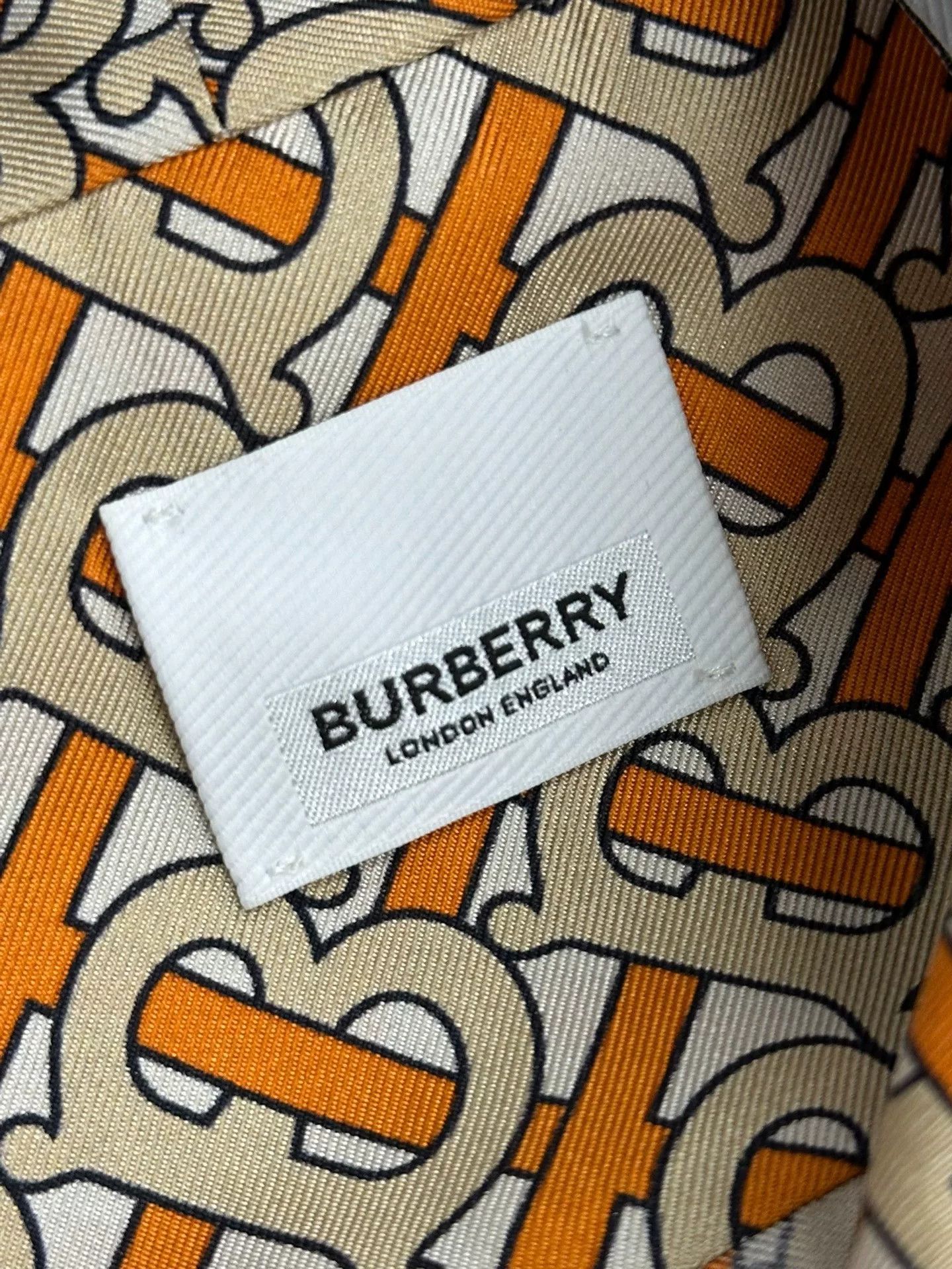 Burberry Burberry Full Logo Silk Long Sleeve Shirt Size M / US 6-8 / IT 42-44 - 4 Thumbnail