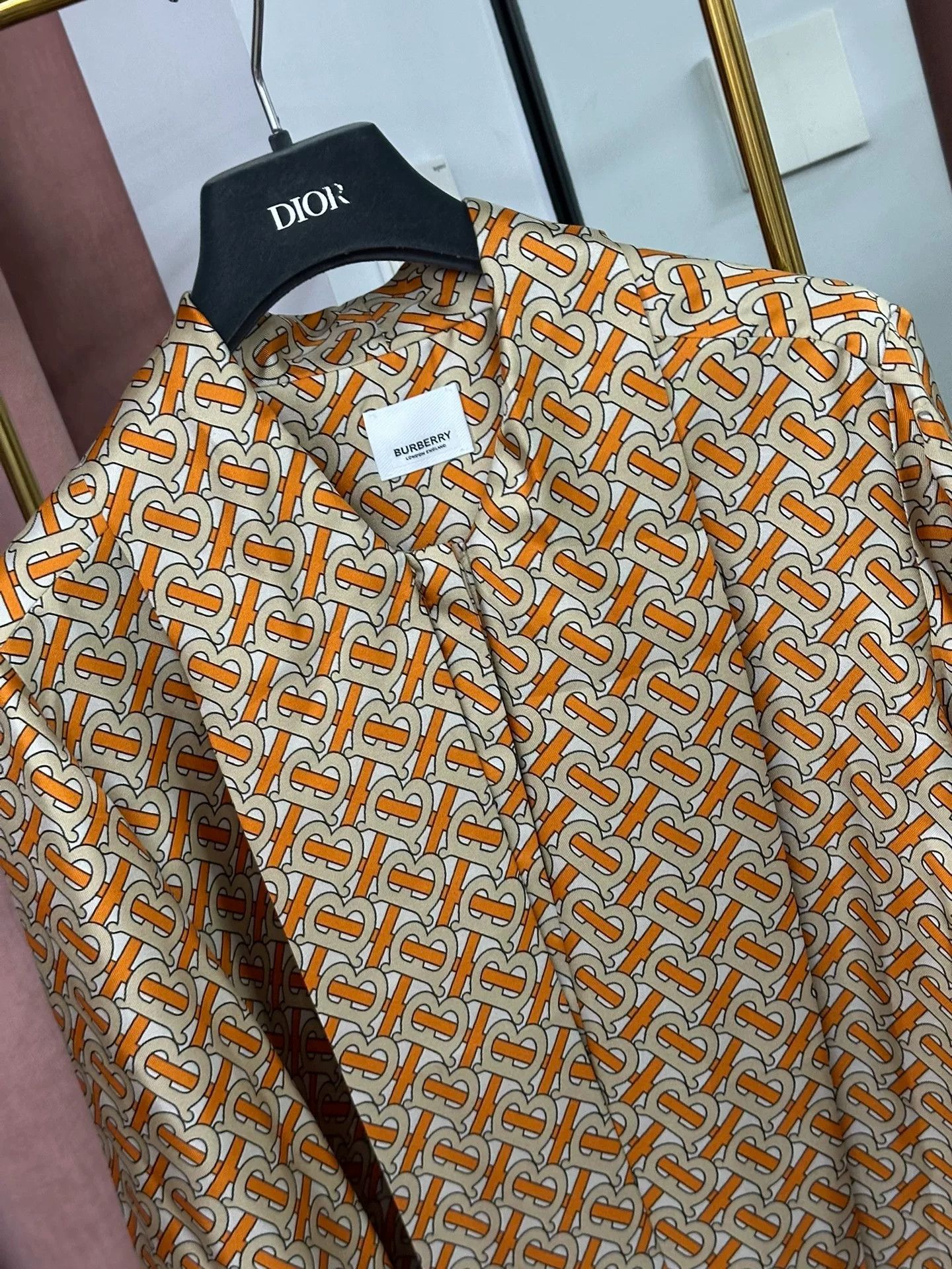 Burberry Burberry Full Logo Silk Long Sleeve Shirt Size M / US 6-8 / IT 42-44 - 2 Thumbnail