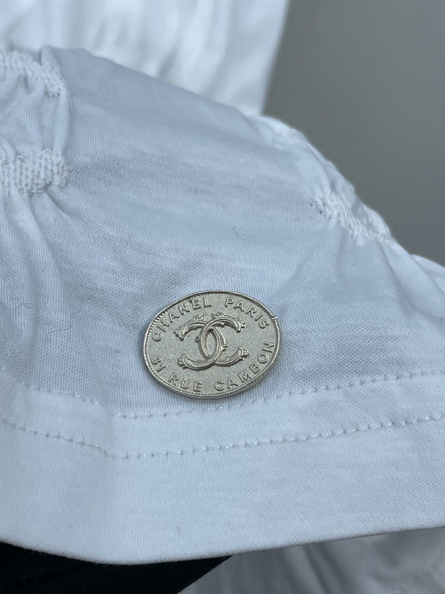 Chanel Chanel White Pleated Logo Short Sleeve Size S / US 4 / IT 40 - 3 Thumbnail