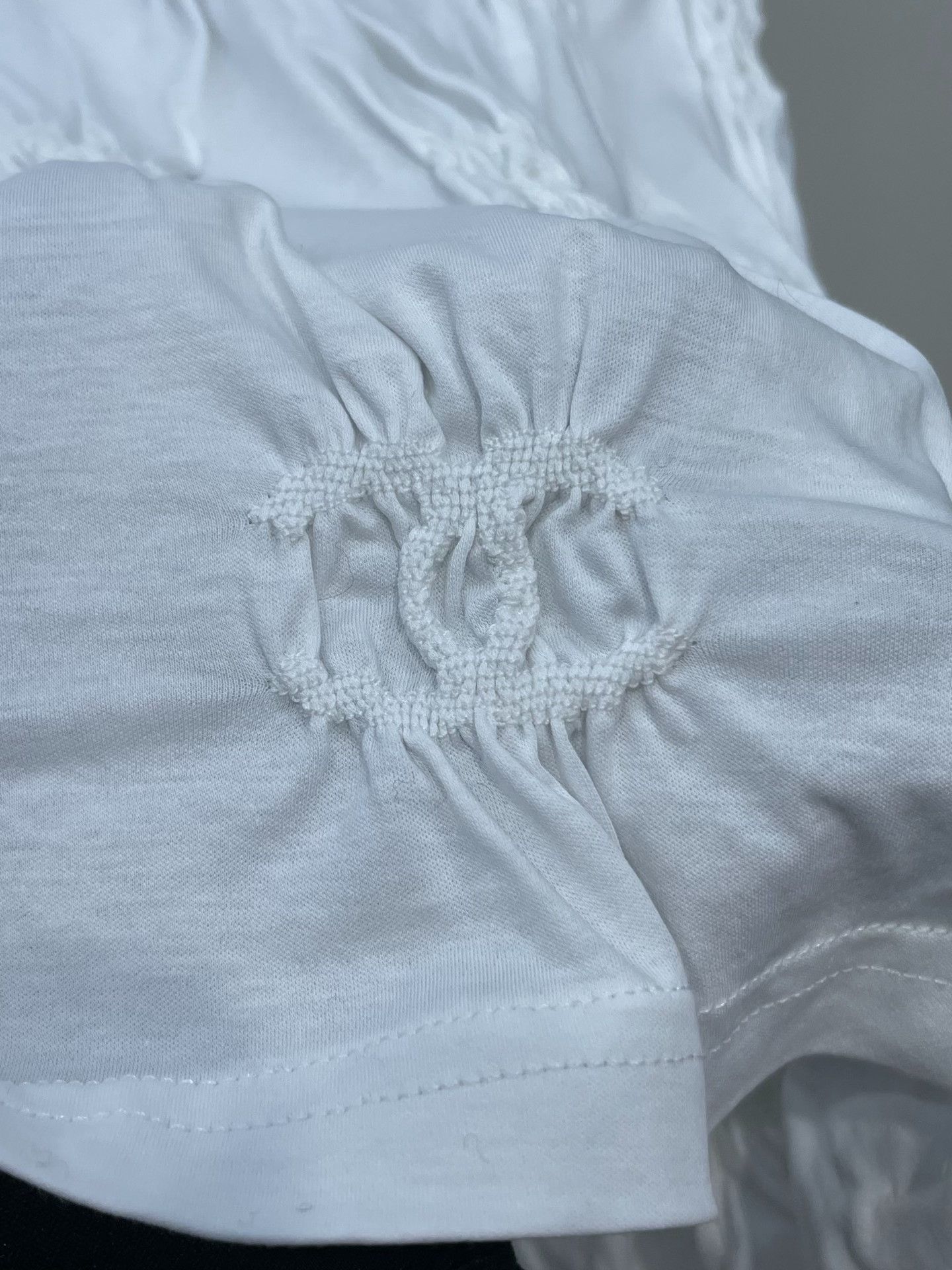 Chanel Chanel White Pleated Logo Short Sleeve Size S / US 4 / IT 40 - 5 Thumbnail