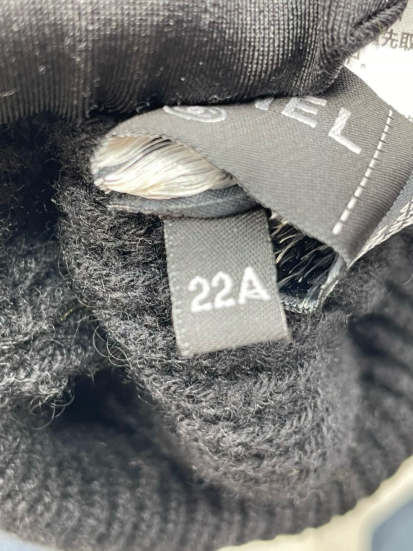 Chanel Chanel 22A Black Gold Sequin Logo Beanie Size ONE SIZE - 7 Thumbnail