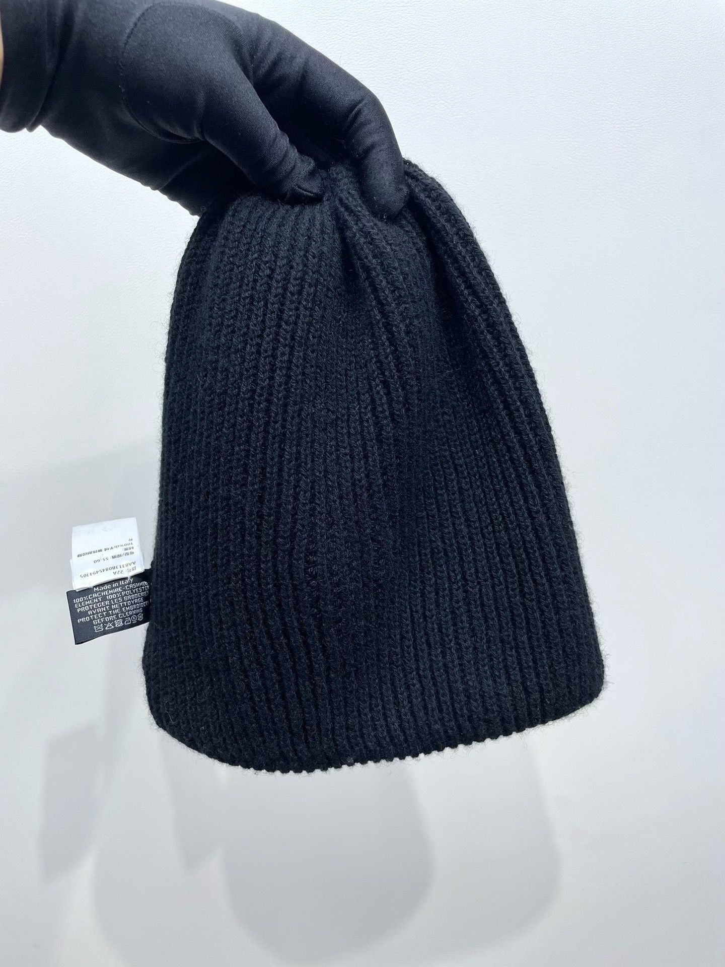 Chanel Chanel 22A Black Gold Sequin Logo Beanie Size ONE SIZE - 2 Thumbnail