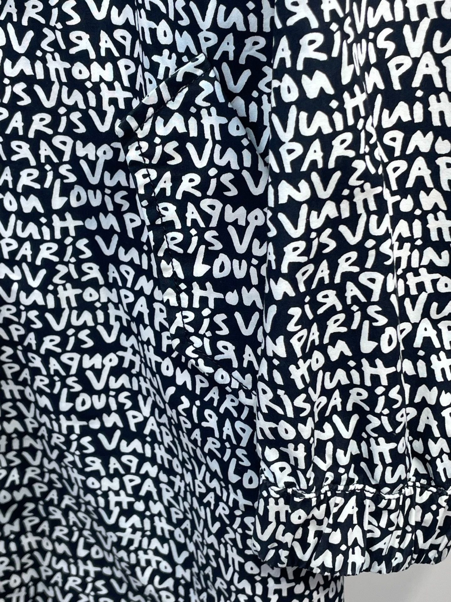 Louis Vuitton Louis Vuitton Black White Letter Hooded Trench Size XS / US 0-2 / IT 36-38 - 4 Thumbnail