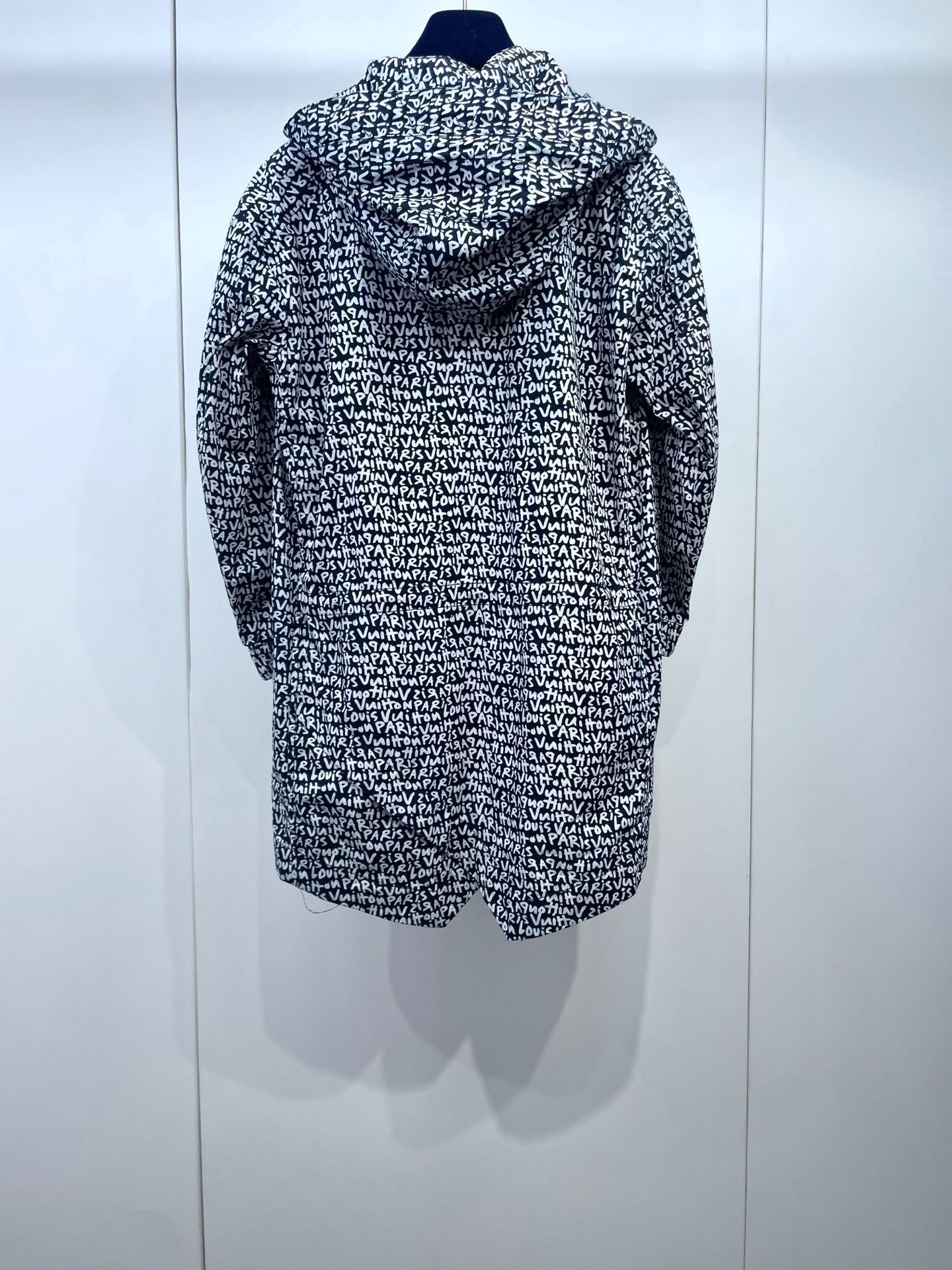 Louis Vuitton Louis Vuitton Black White Letter Hooded Trench Size XS / US 0-2 / IT 36-38 - 2 Thumbnail