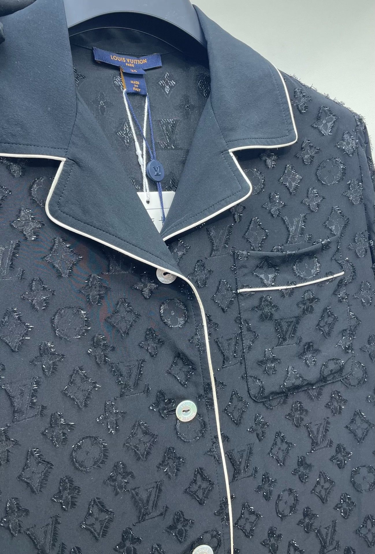 Louis Vuitton Louis Vuitton Black Monogram Silk Shirt Size XXS / US 00 / IT 34 - 5 Thumbnail