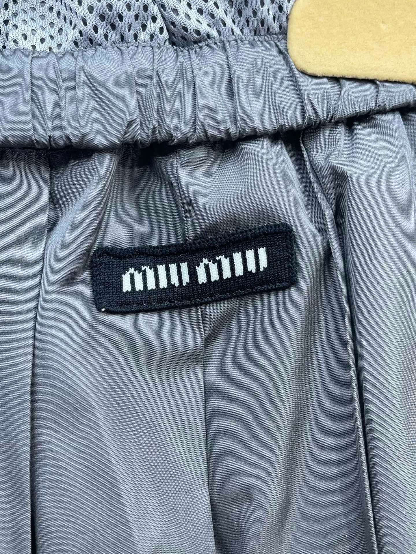 Miu Miu Miu Miu Gray Cuffed Pleated Skirt Size 38" / US 16 / IT 52 - 2 Thumbnail