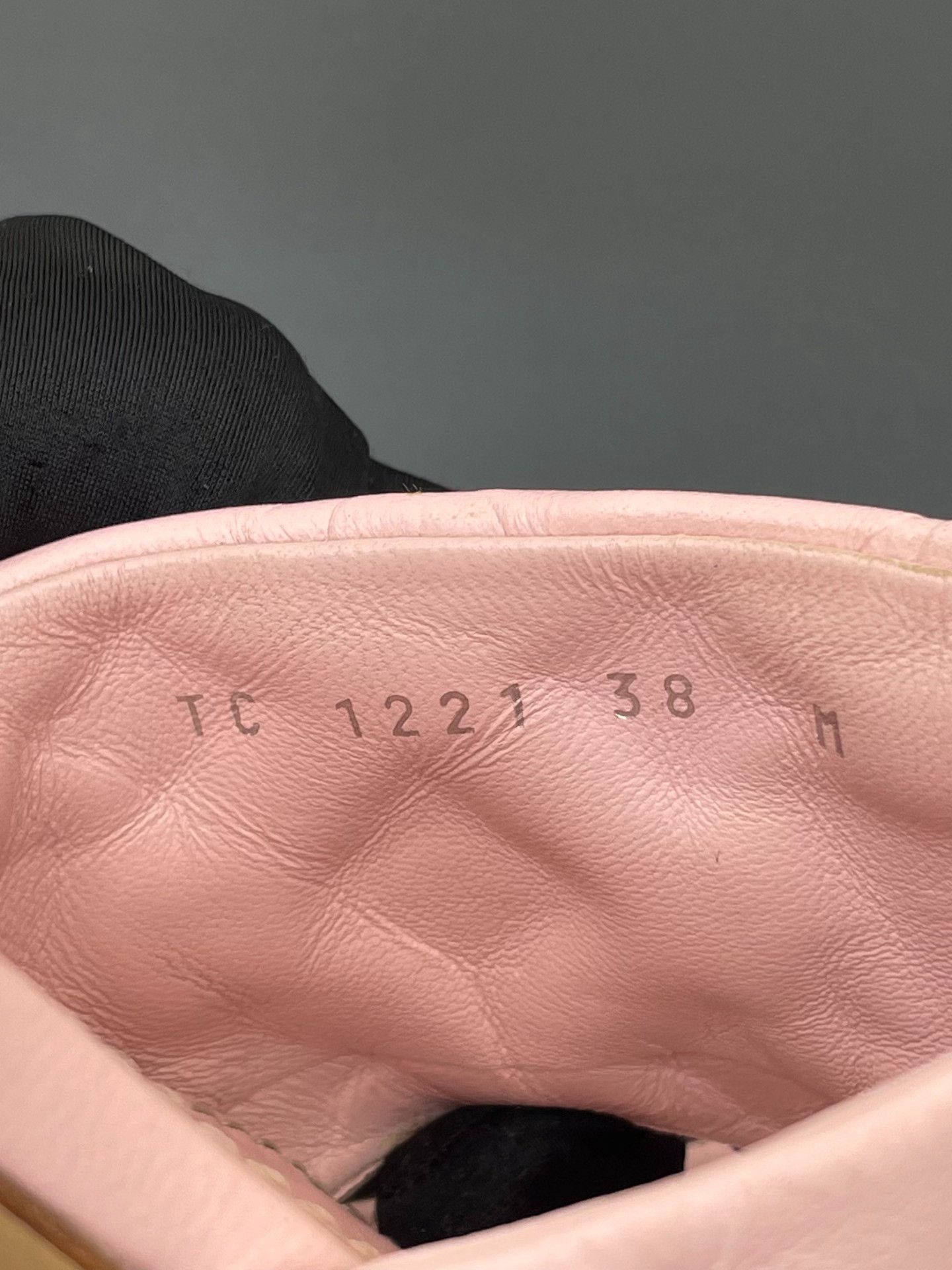 Louis Vuitton Louis Vuitton Pink Slippers Size US 7 / IT 37 - 5 Thumbnail