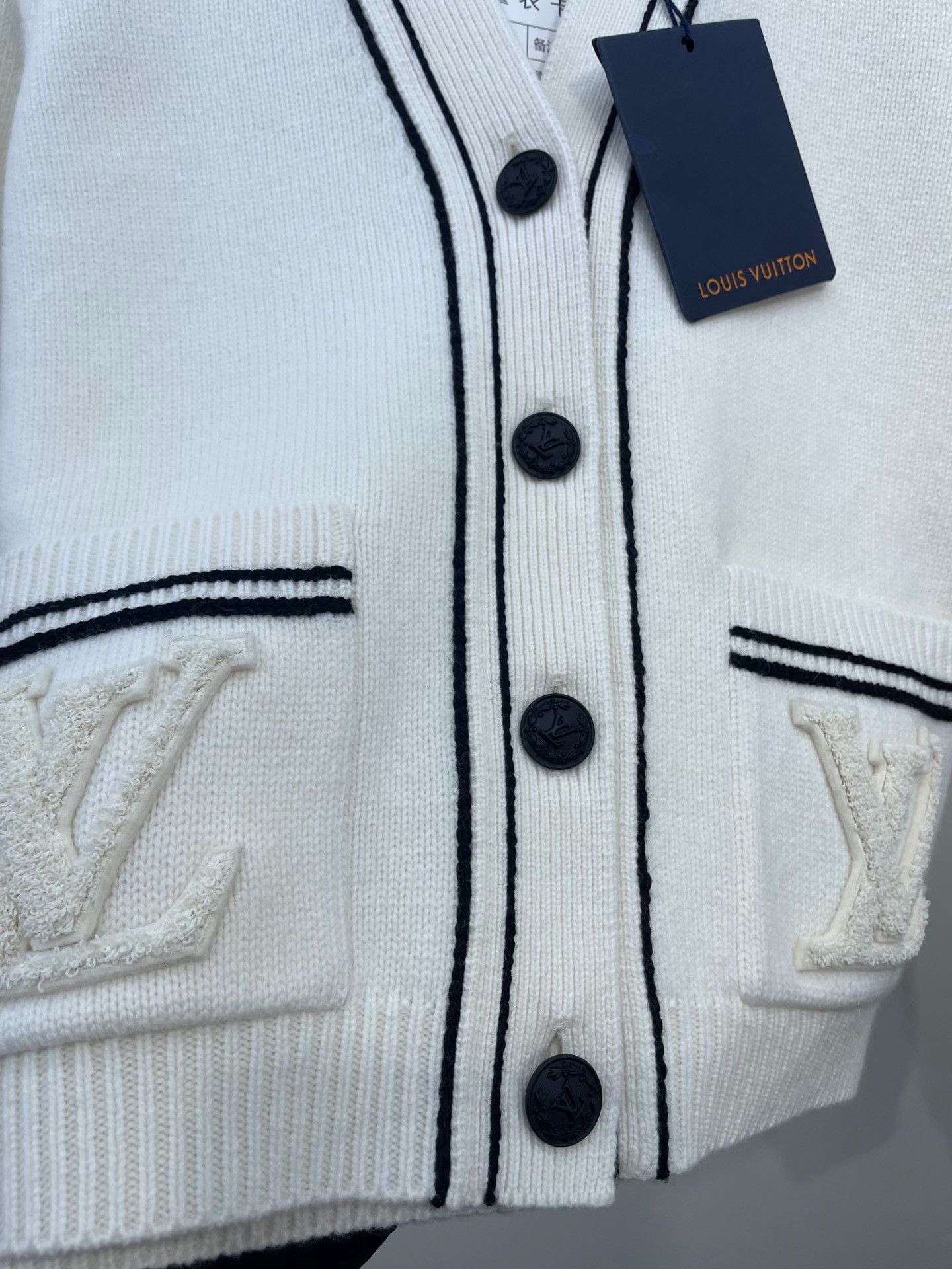 Louis Vuitton Louis Vuitton 25 White Knit Cardigan Size XS / US 0-2 / IT 36-38 - 5 Thumbnail