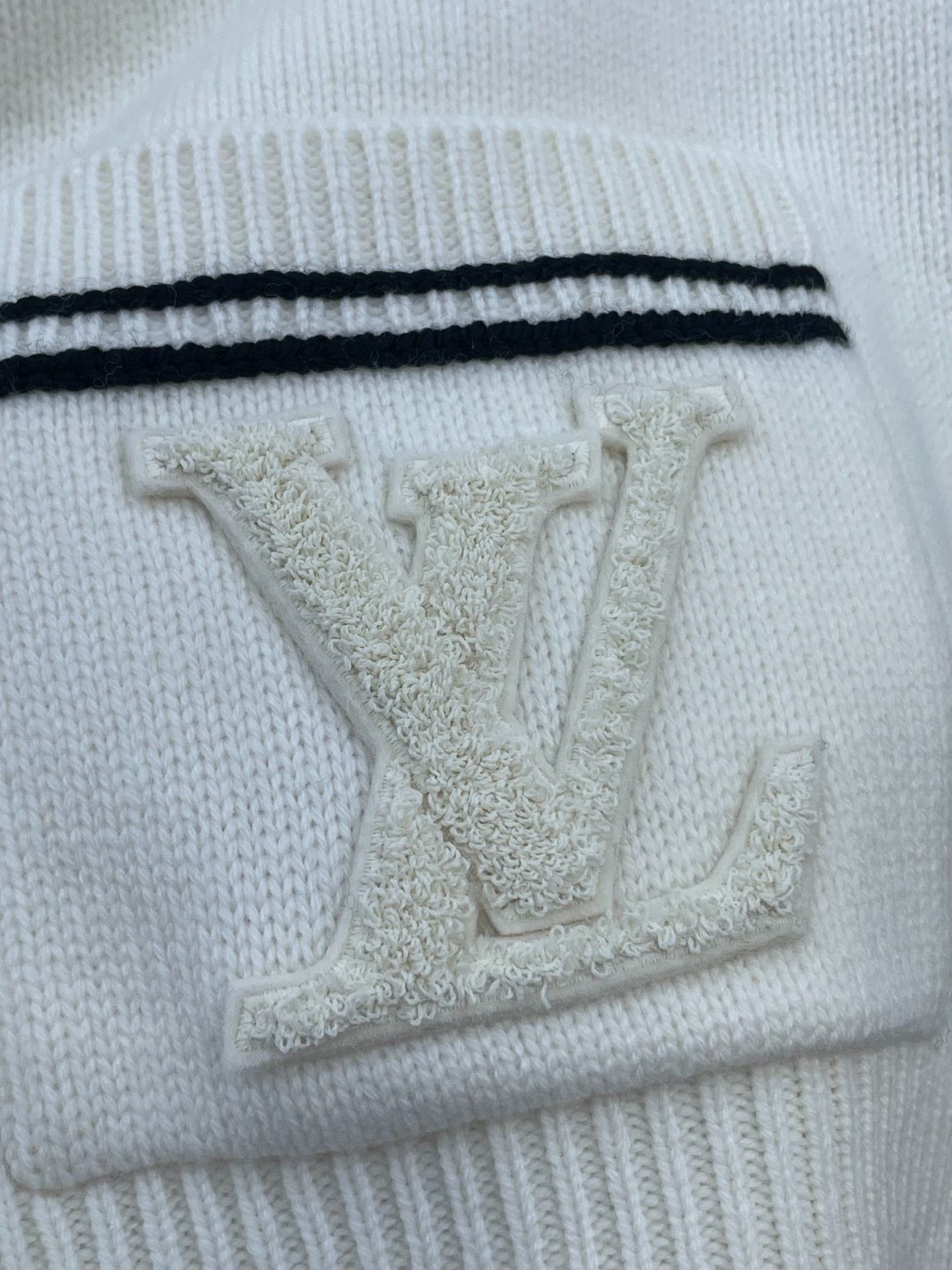 Louis Vuitton Louis Vuitton 25 White Knit Cardigan Size XS / US 0-2 / IT 36-38 - 4 Thumbnail