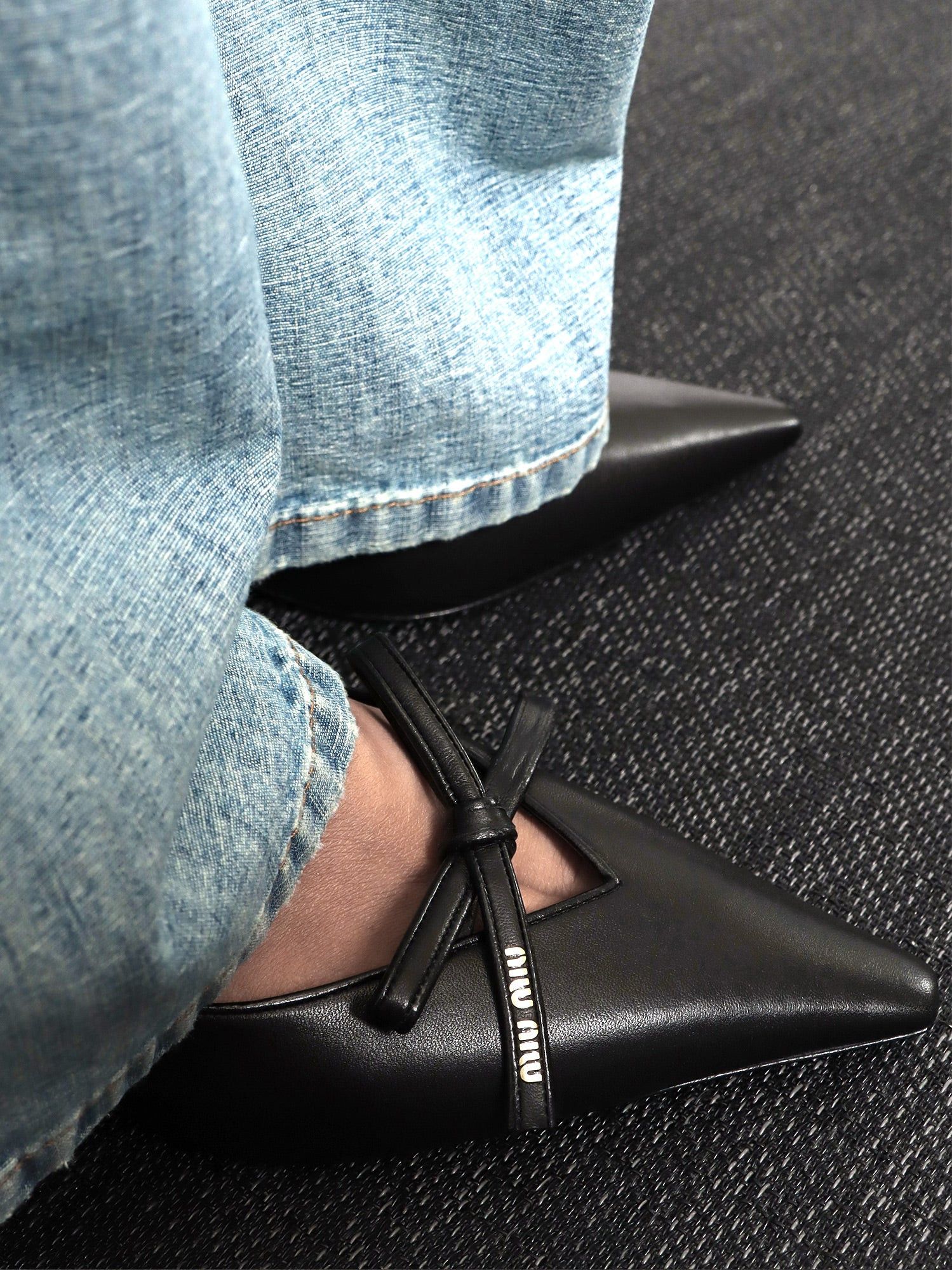 Miu Miu Leather Decollete With Logo Bow Detail Size US 10 / IT 40 - 5 Thumbnail