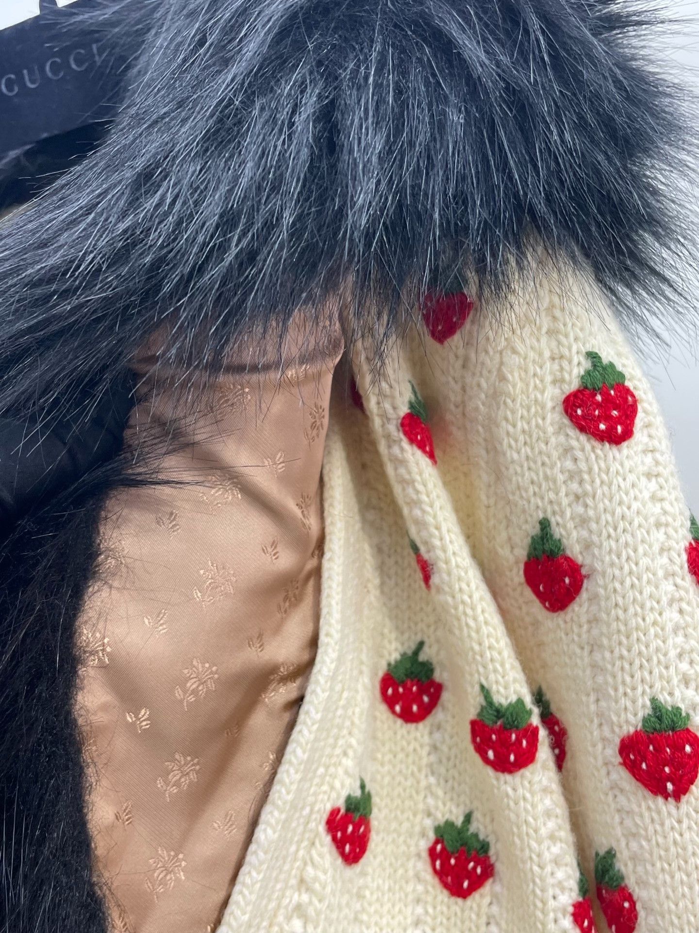 Gucci Gucci Fur Collar Strawberry Jacquard Cardigan Size S / US 4 / IT 40 - 3 Thumbnail