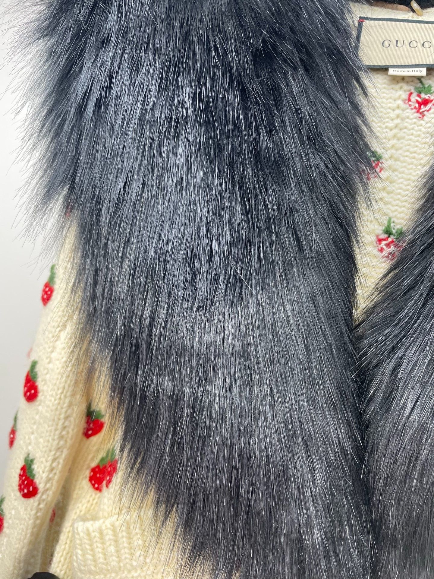 Gucci Gucci Fur Collar Strawberry Jacquard Cardigan Size S / US 4 / IT 40 - 4 Thumbnail