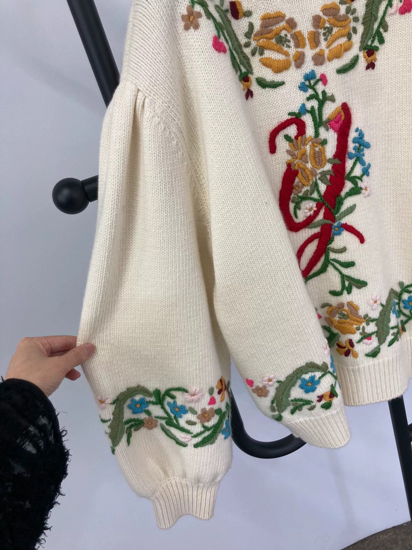 Gucci Gucci Beige Crewneck Embroidered Sweater Size M / US 6-8 / IT 42-44 - 3 Thumbnail