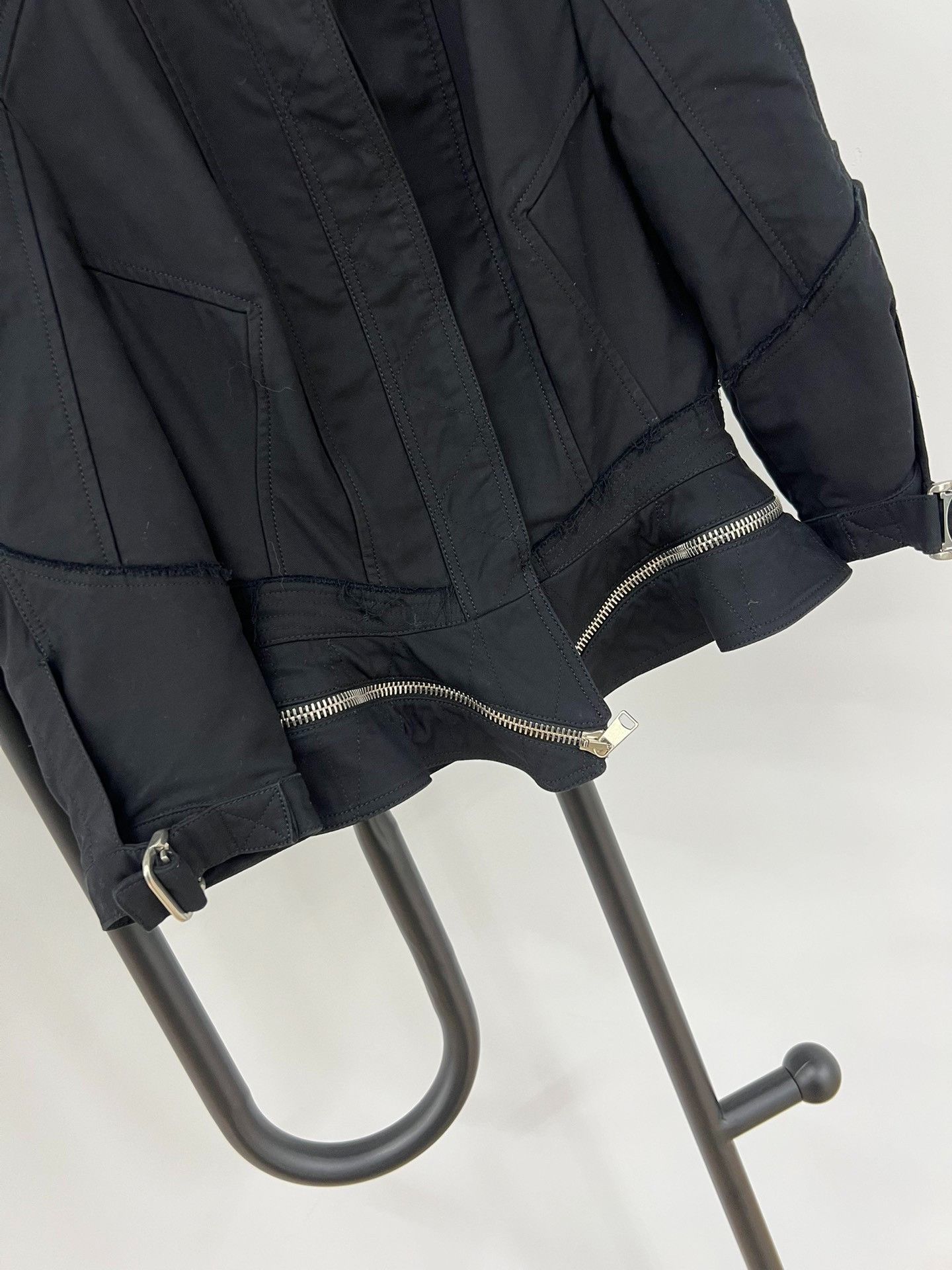 Alexander McQueen Alexander McQueen Women's Short Biker Jacket 38 Size S / US 4 / IT 40 - 3 Thumbnail