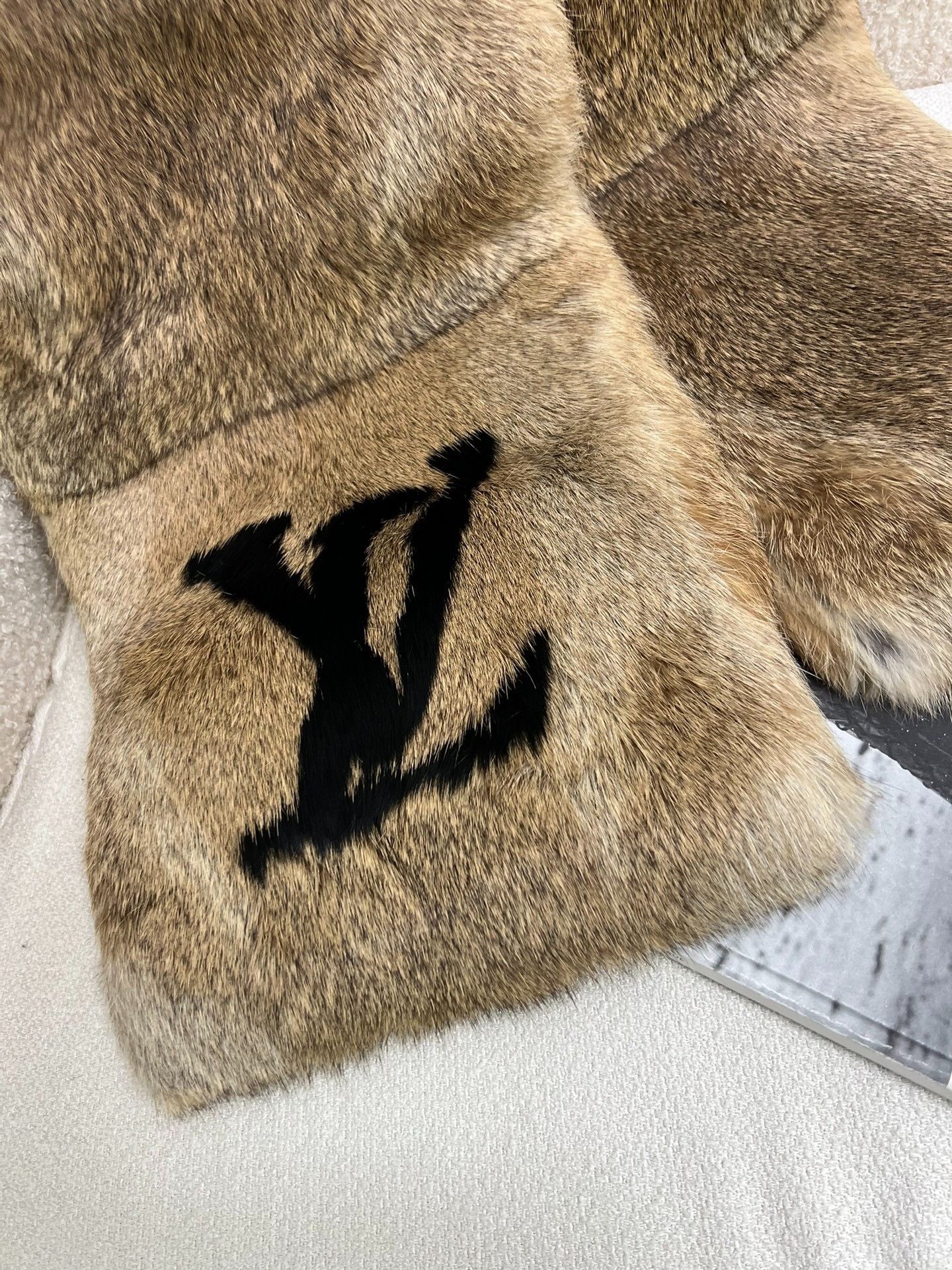 Louis Vuitton LV Rabbit Fur Scarf Size ONE SIZE - 2 Thumbnail