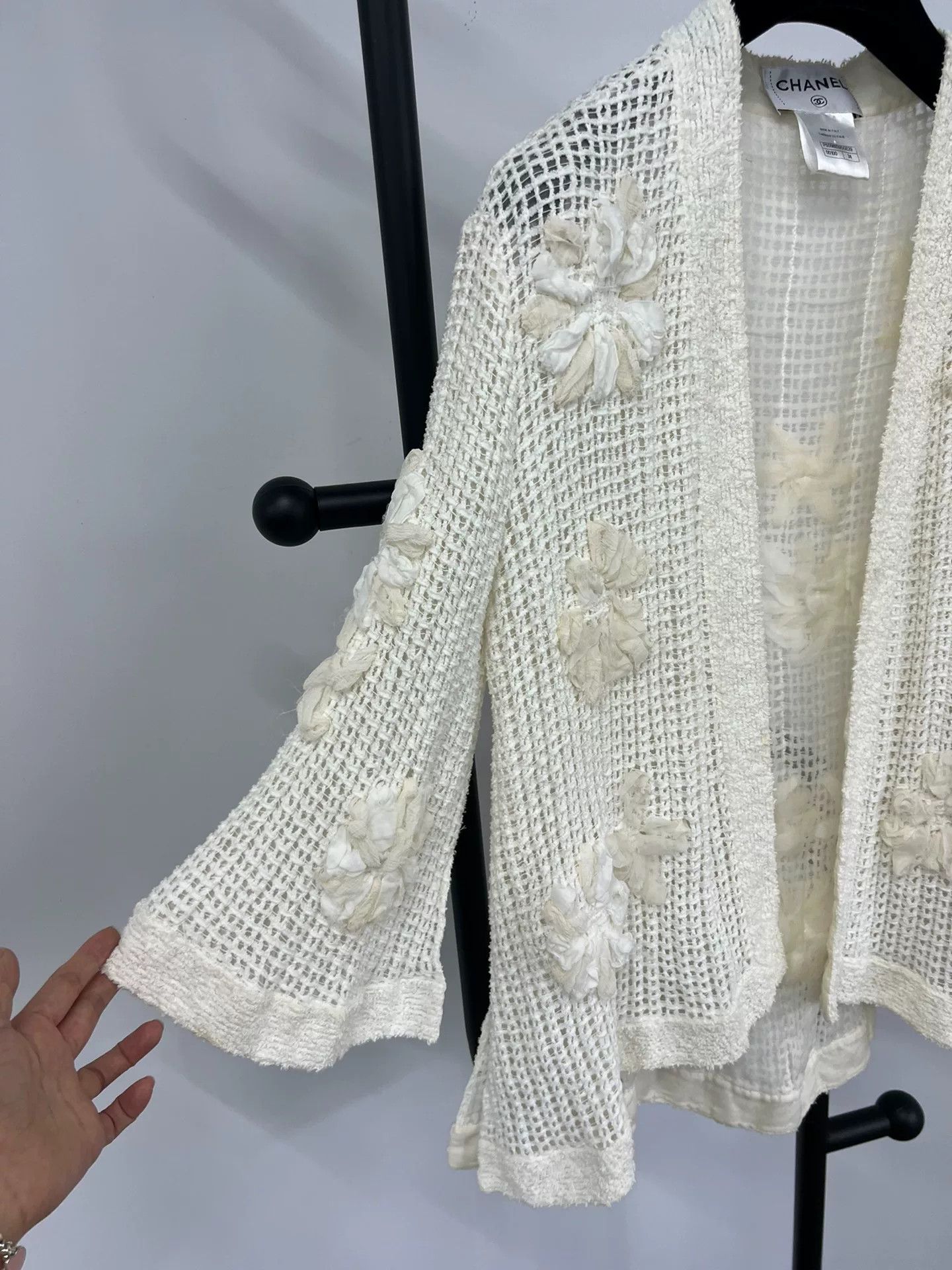 Chanel Chanel White Silk Camellia Cardigan Size XXS / US 00 / IT 34 - 3 Thumbnail