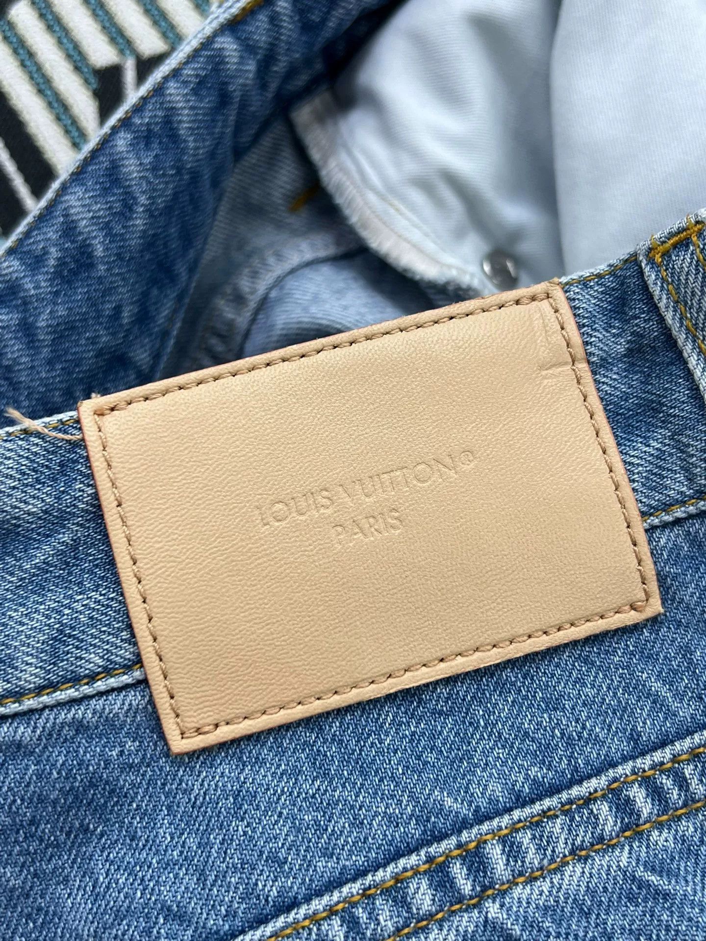 Louis Vuitton LV High-Waist Denim Shorts Size 34" / US 12 / IT 48 - 6 Thumbnail