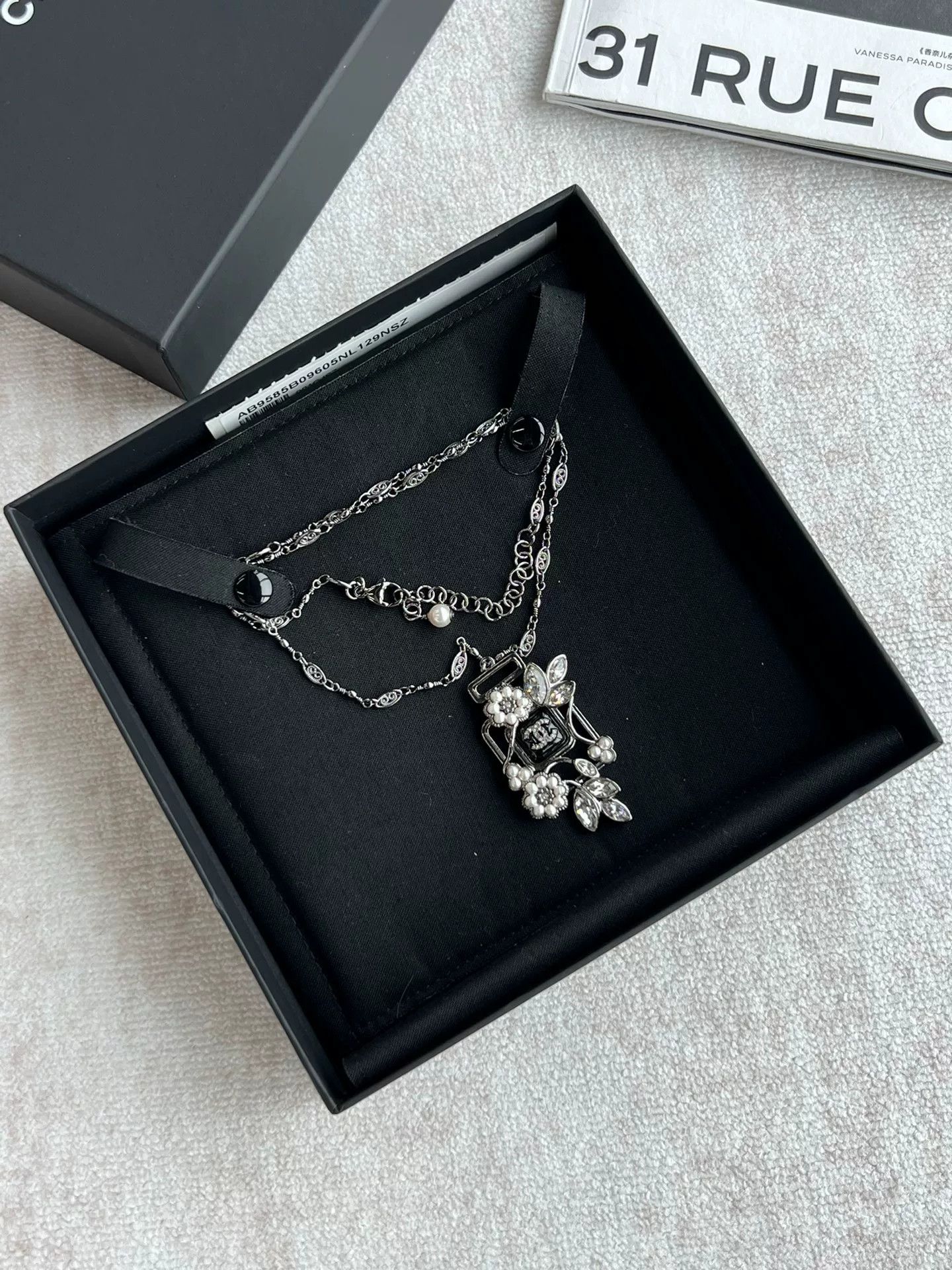 Chanel Chanel No.5 Perfume Bottle Wheat Necklace Size ONE SIZE - 6 Thumbnail