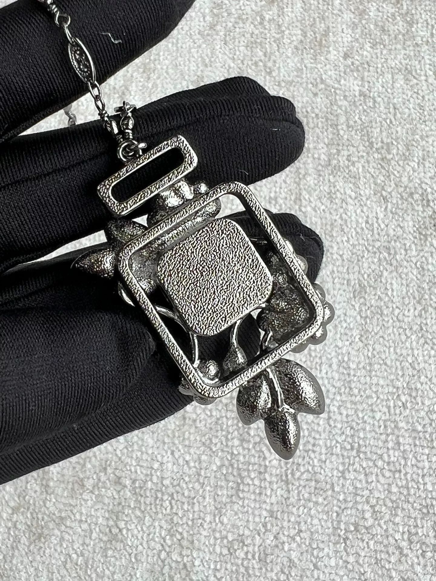 Chanel Chanel No.5 Perfume Bottle Wheat Necklace Size ONE SIZE - 5 Thumbnail