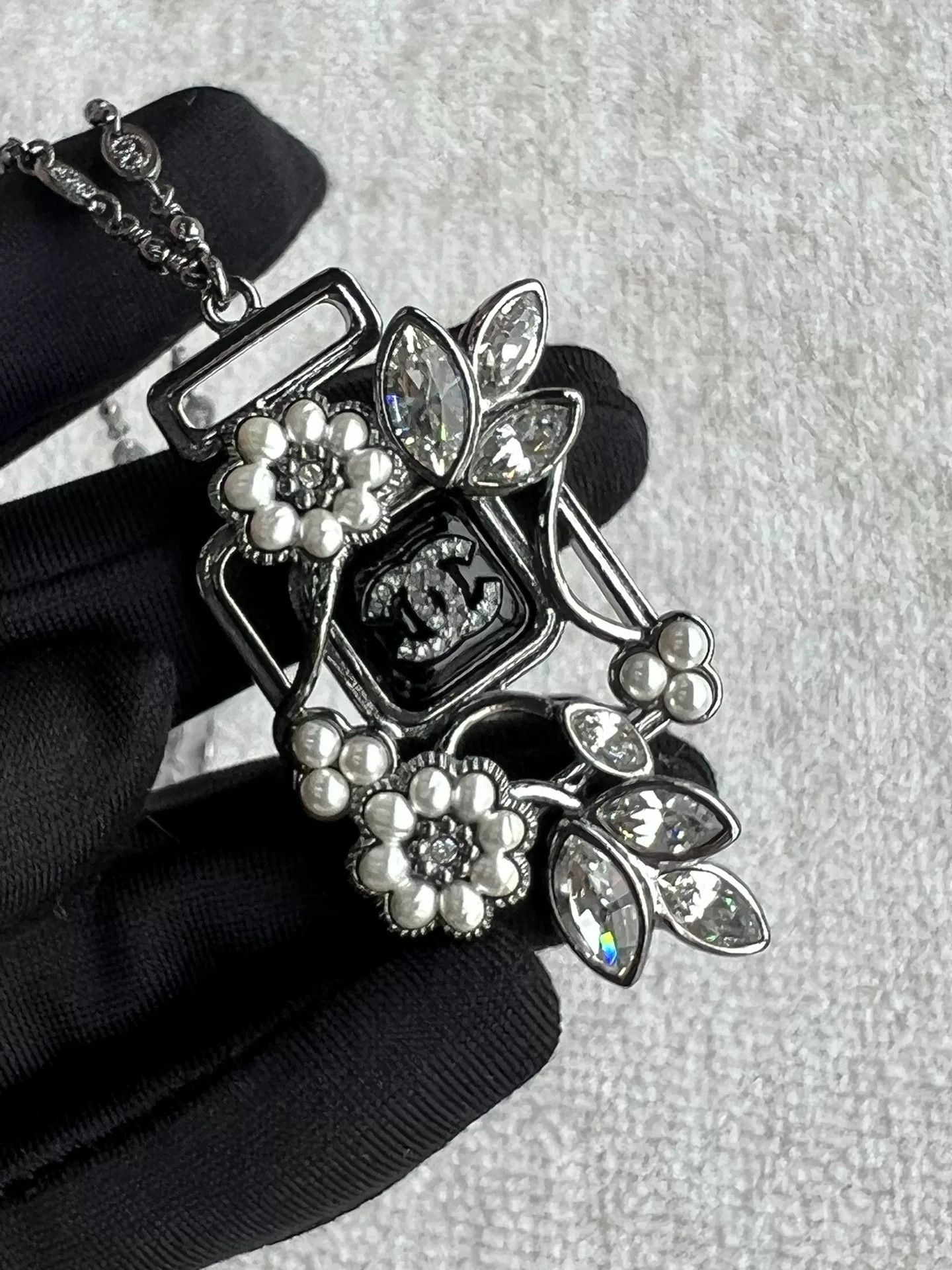 Chanel Chanel No.5 Perfume Bottle Wheat Necklace Size ONE SIZE - 4 Thumbnail