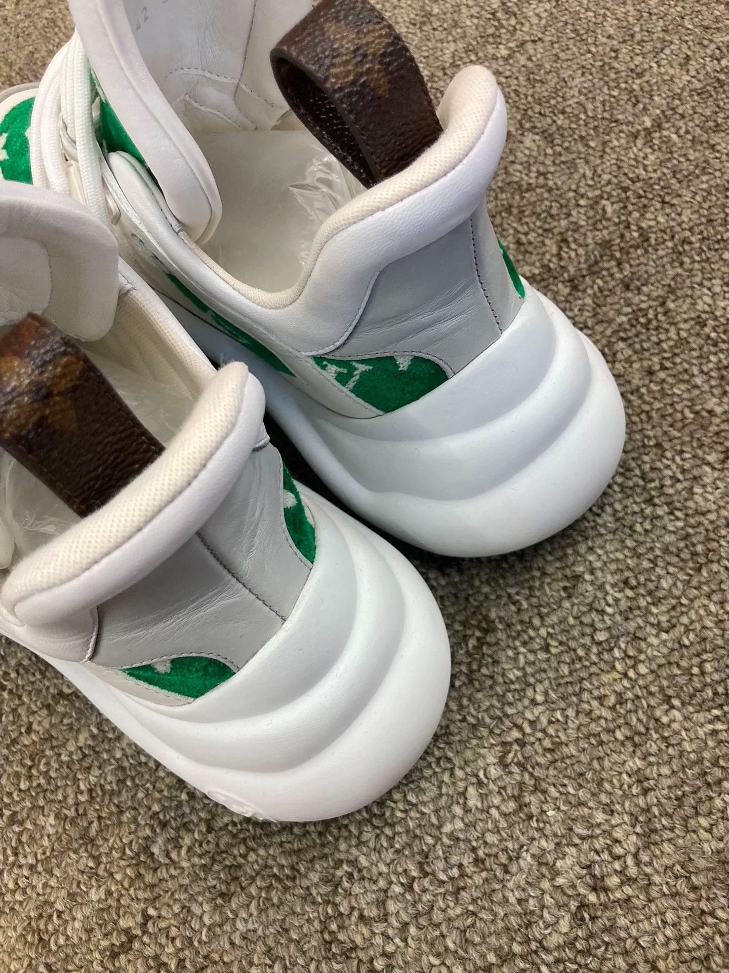 Louis Vuitton Louis Vuitton Green Logo Dad Sneakers Size US 6 / IT 36 - 4 Thumbnail