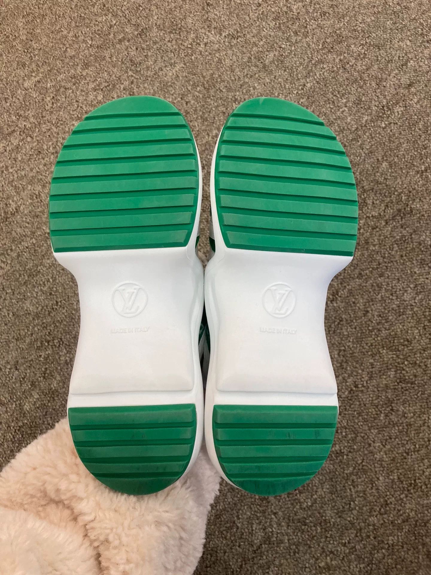 Louis Vuitton Louis Vuitton Green Logo Dad Sneakers Size US 6 / IT 36 - 6 Thumbnail