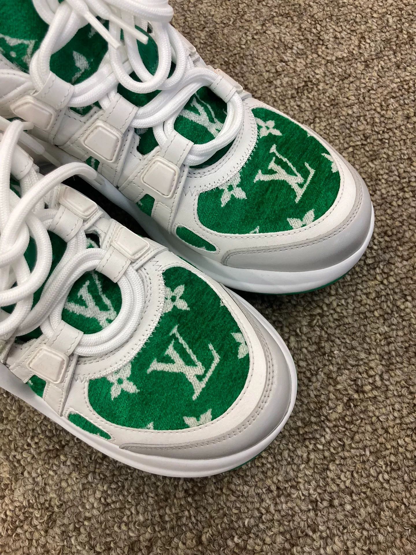 Louis Vuitton Louis Vuitton Green Logo Dad Sneakers Size US 6 / IT 36 - 3 Thumbnail