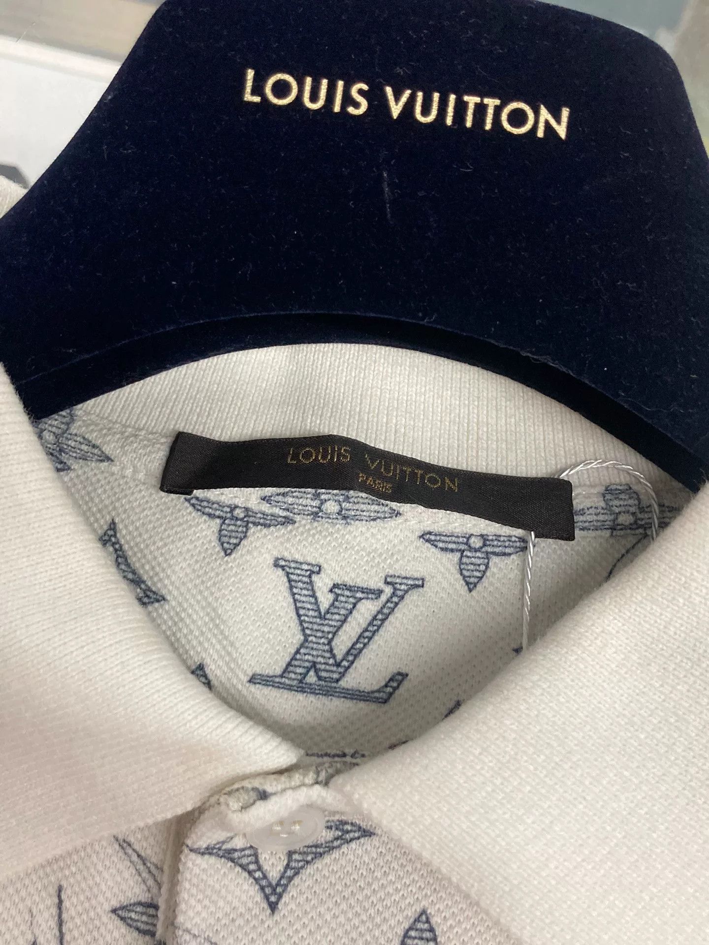 Louis Vuitton Louis Vuitton Monogram Collar Short-Sleeve Size XS / US 0-2 / IT 36-38 - 4 Thumbnail