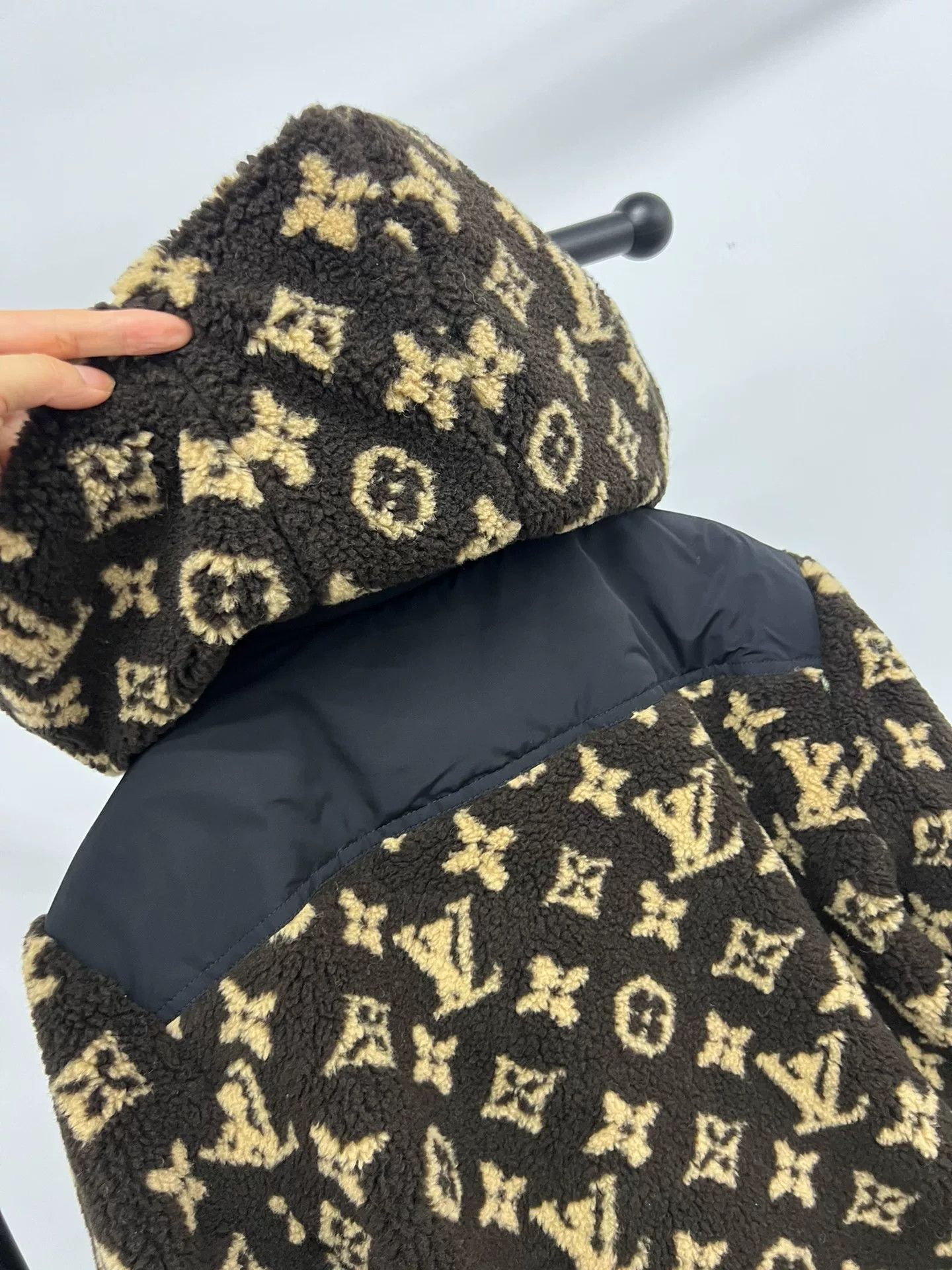Louis Vuitton LV Monogram Teddy Coat Size XXS / US 00 / IT 34 - 4 Thumbnail