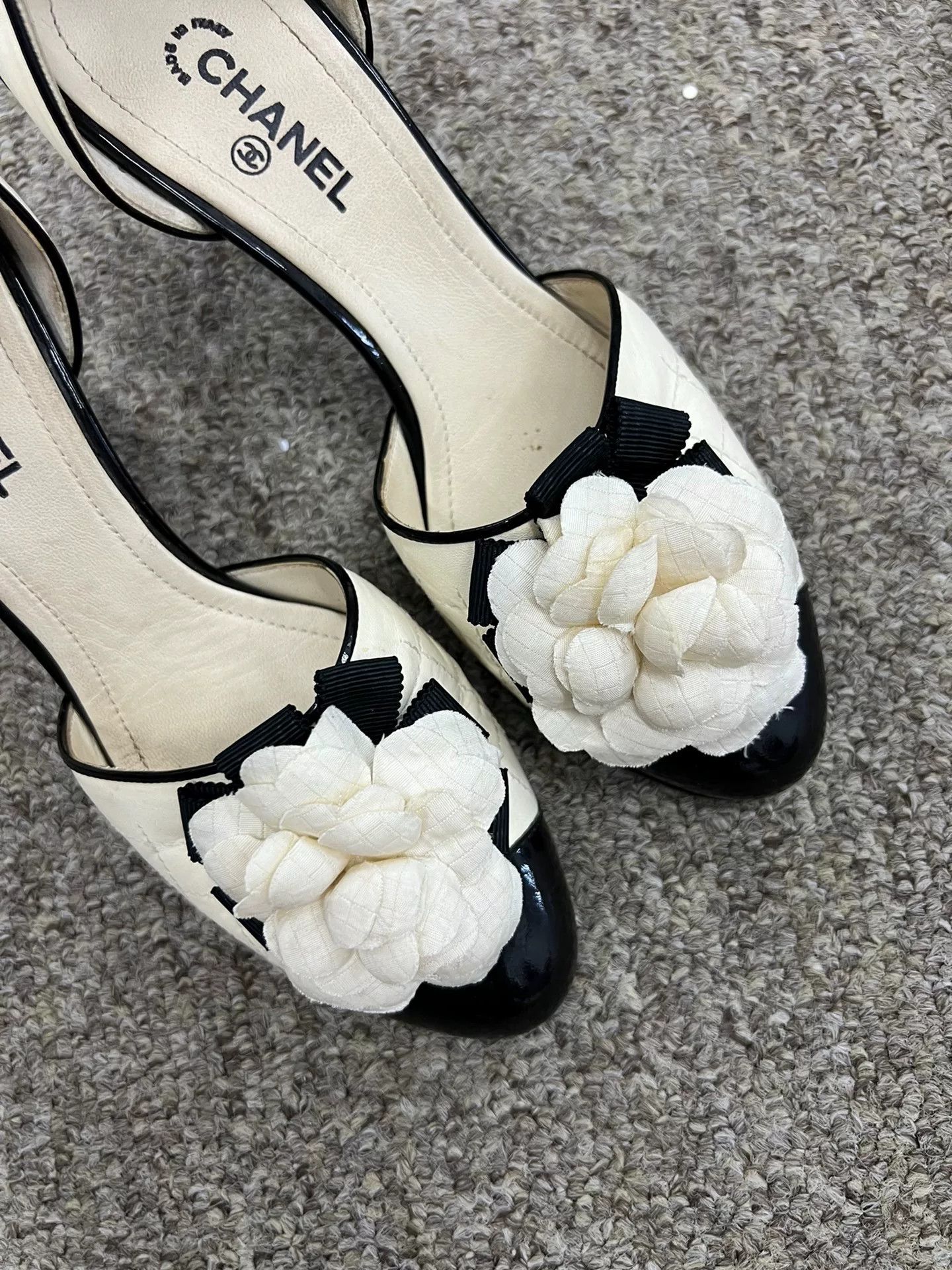 Chanel Chanel Black White Camellia Heels Size US 6 / IT 36 - 3 Thumbnail