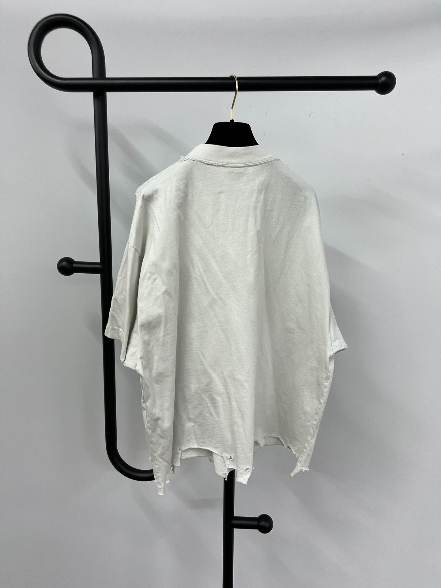 Balenciaga Balenciaga Distressed Short-Sleeve T-Shirt L Size US L / EU 52-54 / 3 - 3 Thumbnail
