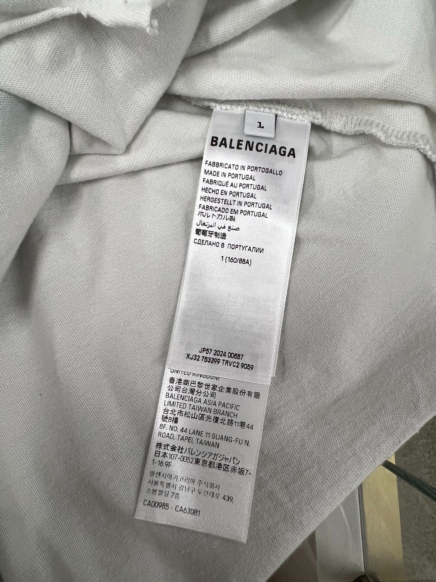 Balenciaga Balenciaga Distressed Short-Sleeve T-Shirt L Size US L / EU 52-54 / 3 - 5 Thumbnail