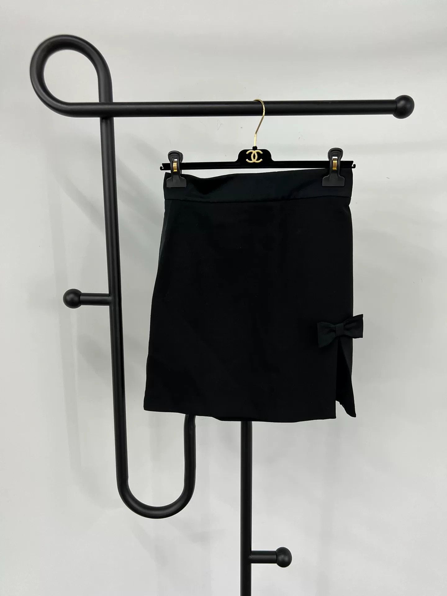 Miu Miu MiuMiu Black Bow Slit Skirt Size 42" / US 20 - 2 Thumbnail