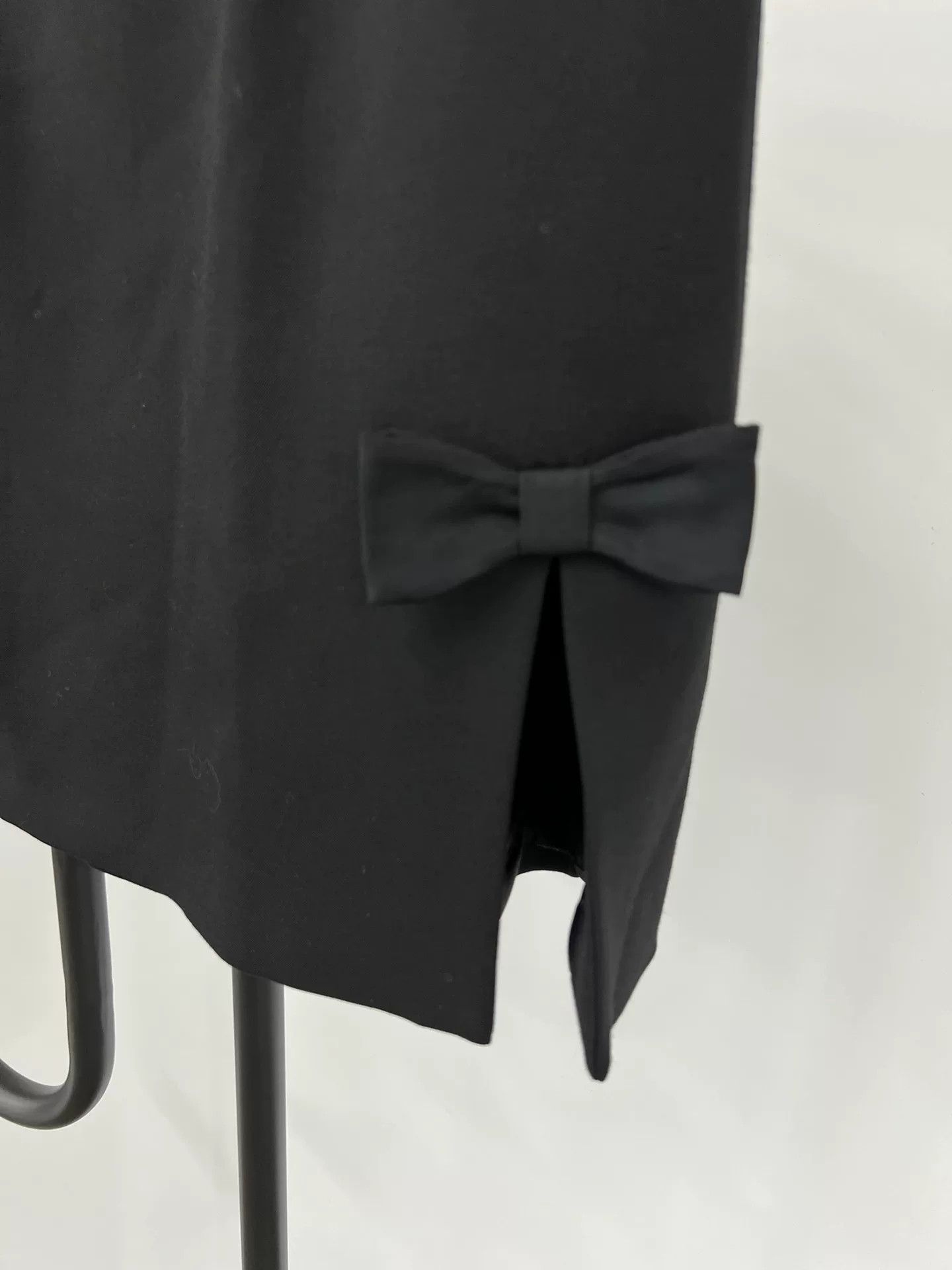 Miu Miu MiuMiu Black Bow Slit Skirt Size 42" / US 20 - 3 Thumbnail