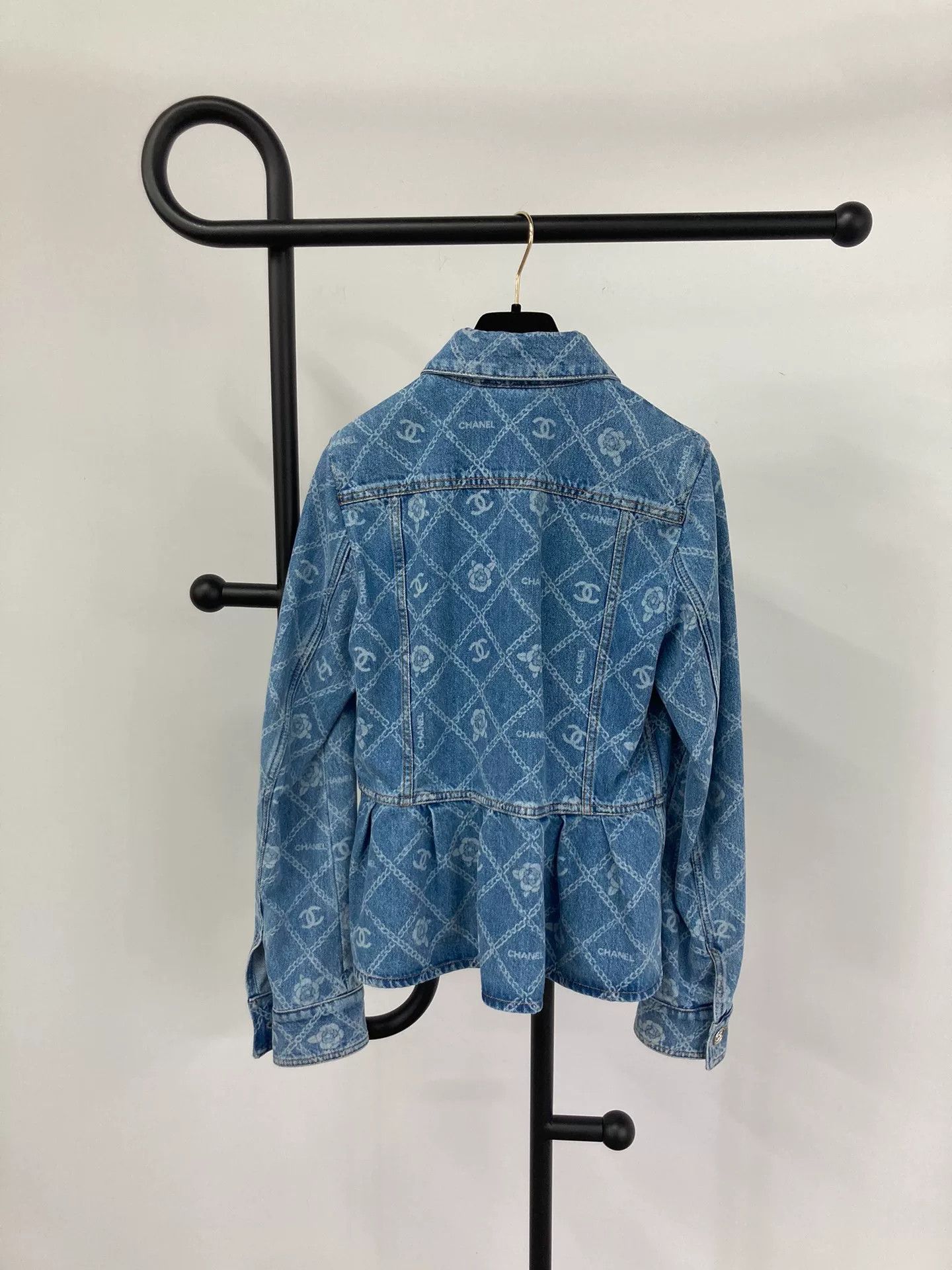 Chanel Chanel 23A Blue Camellia Denim Jacket Size XS / US 0-2 / IT 36-38 - 2 Thumbnail