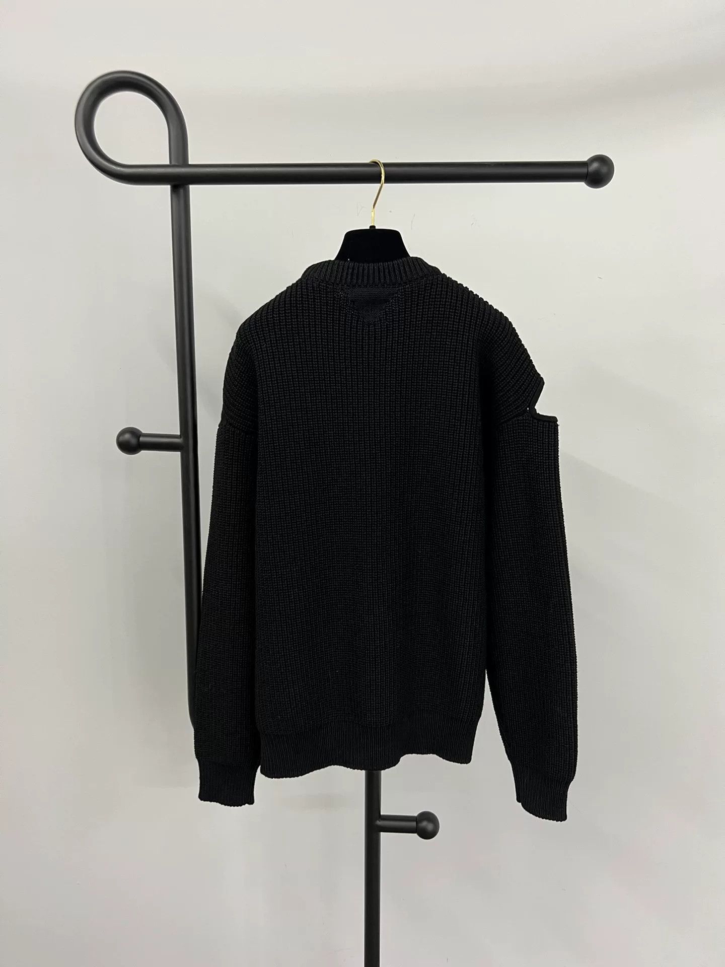 Bottega Veneta BV Bottega Veneta Black Shoulder Cutout Sweater Size XS / US 0-2 / IT 36-38 - 2 Thumbnail