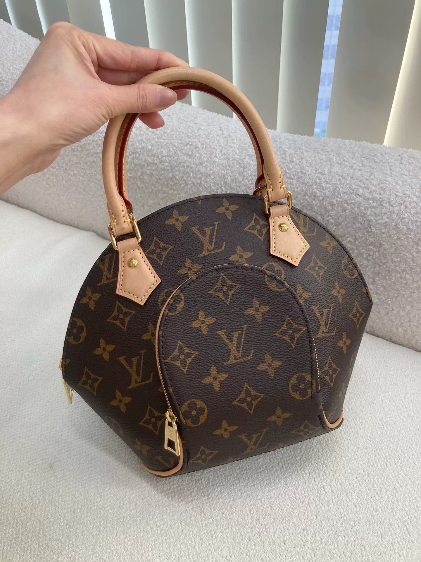 Louis Vuitton Louis Vuitton Monogram Shell Bag Size ONE SIZE - 2 Thumbnail