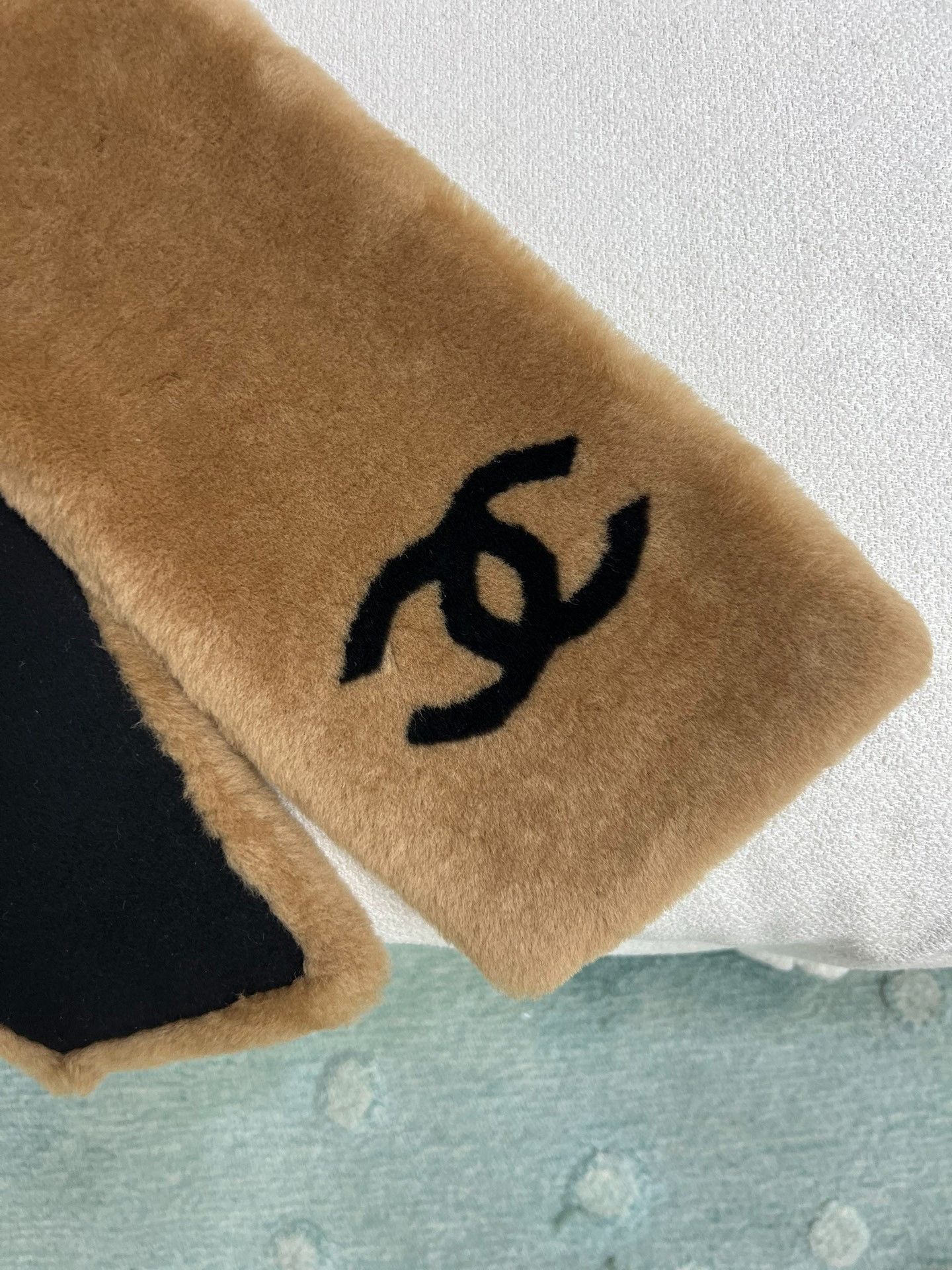 Chanel Chanel Coco Neige Brown Double C Fur Scarf Size ONE SIZE - 3 Thumbnail