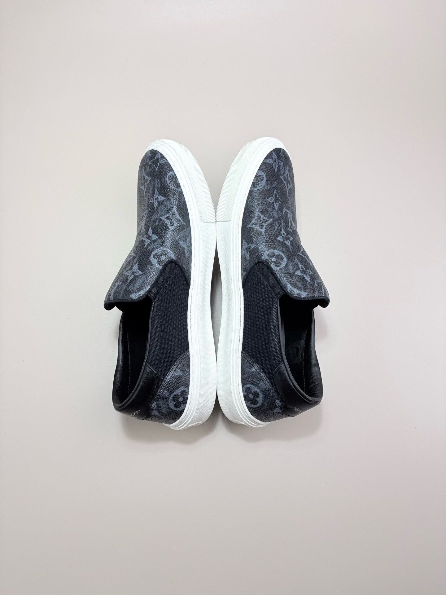 Louis Vuitton Louis Vuitton LV Monogram Slip-On Sneakers Size US 9 / EU 42 - 4 Thumbnail